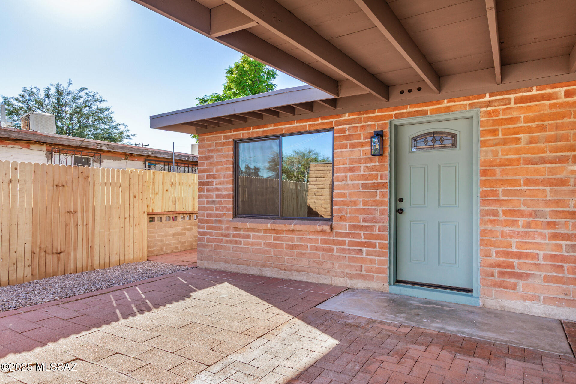 2412 E Warwick Vista