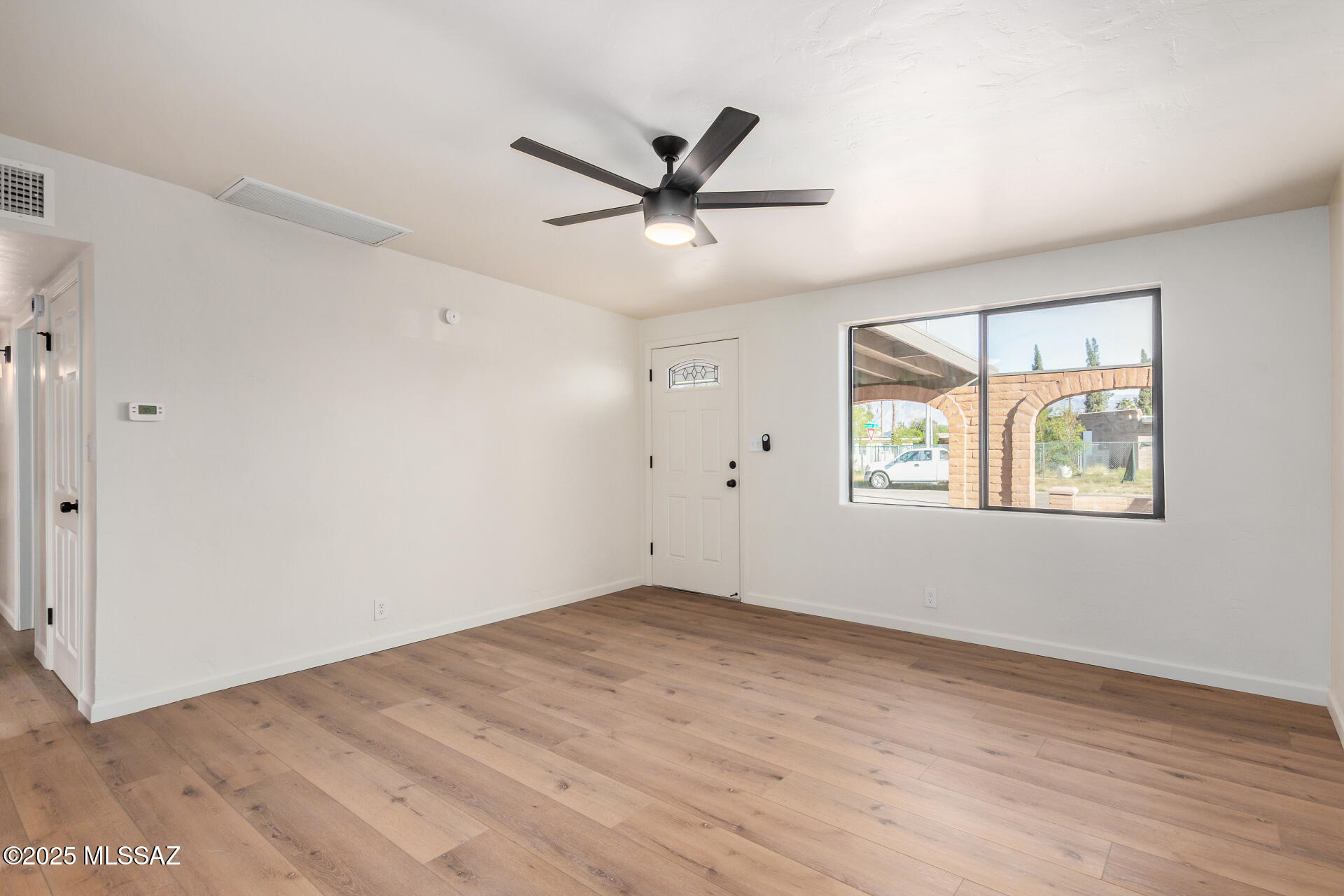 2412 E Warwick Vista