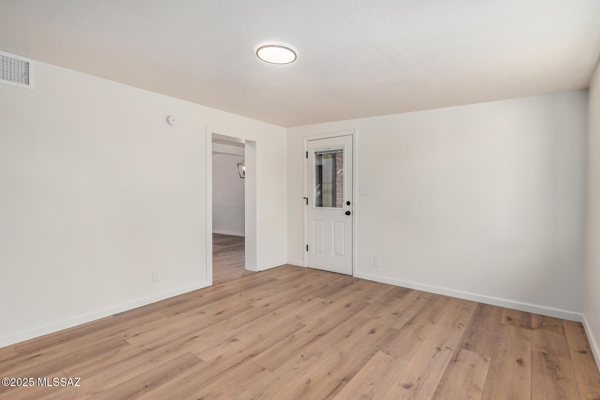 2412 E Warwick Vista