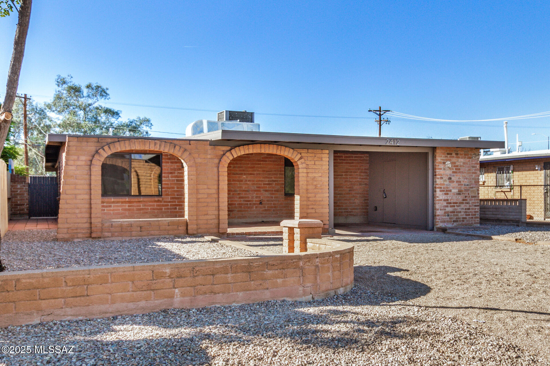 2412 E Warwick Vista