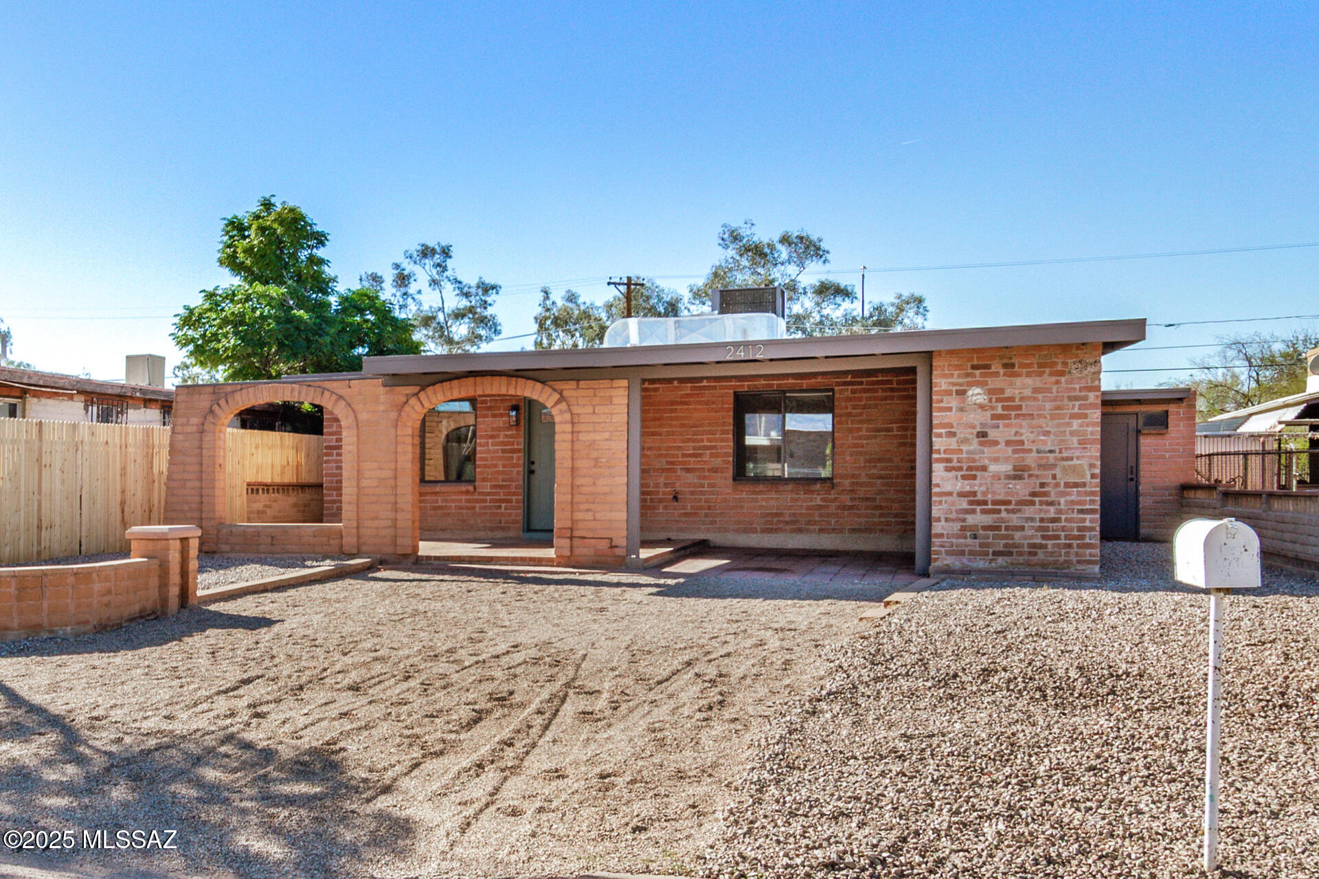 2412 E Warwick Vista