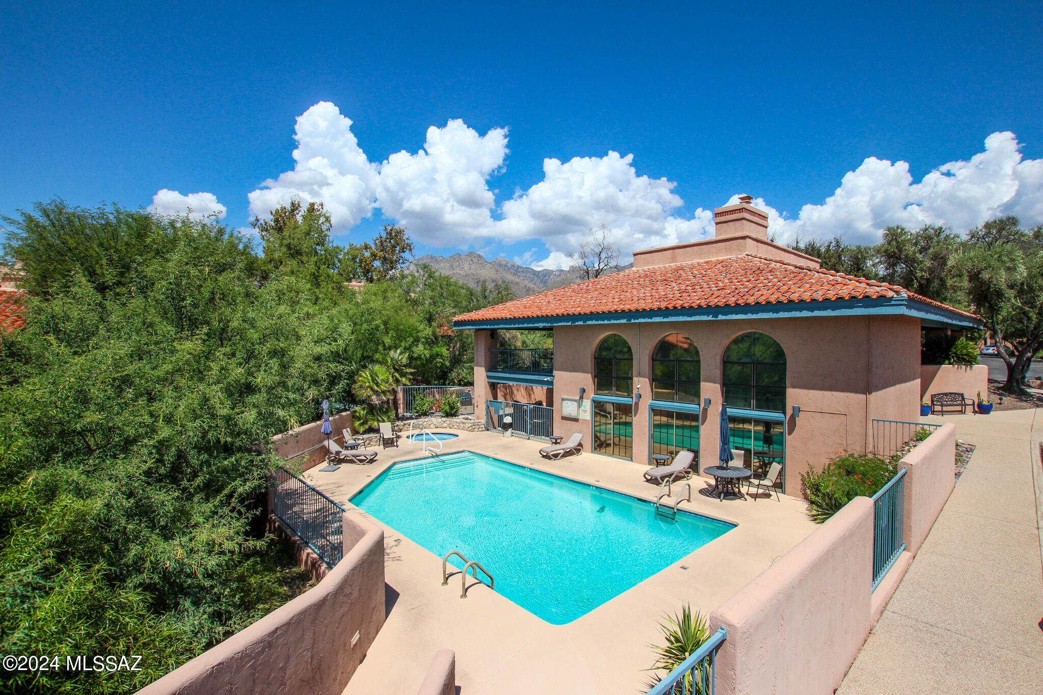 5357 N Paseo De La Terraza
