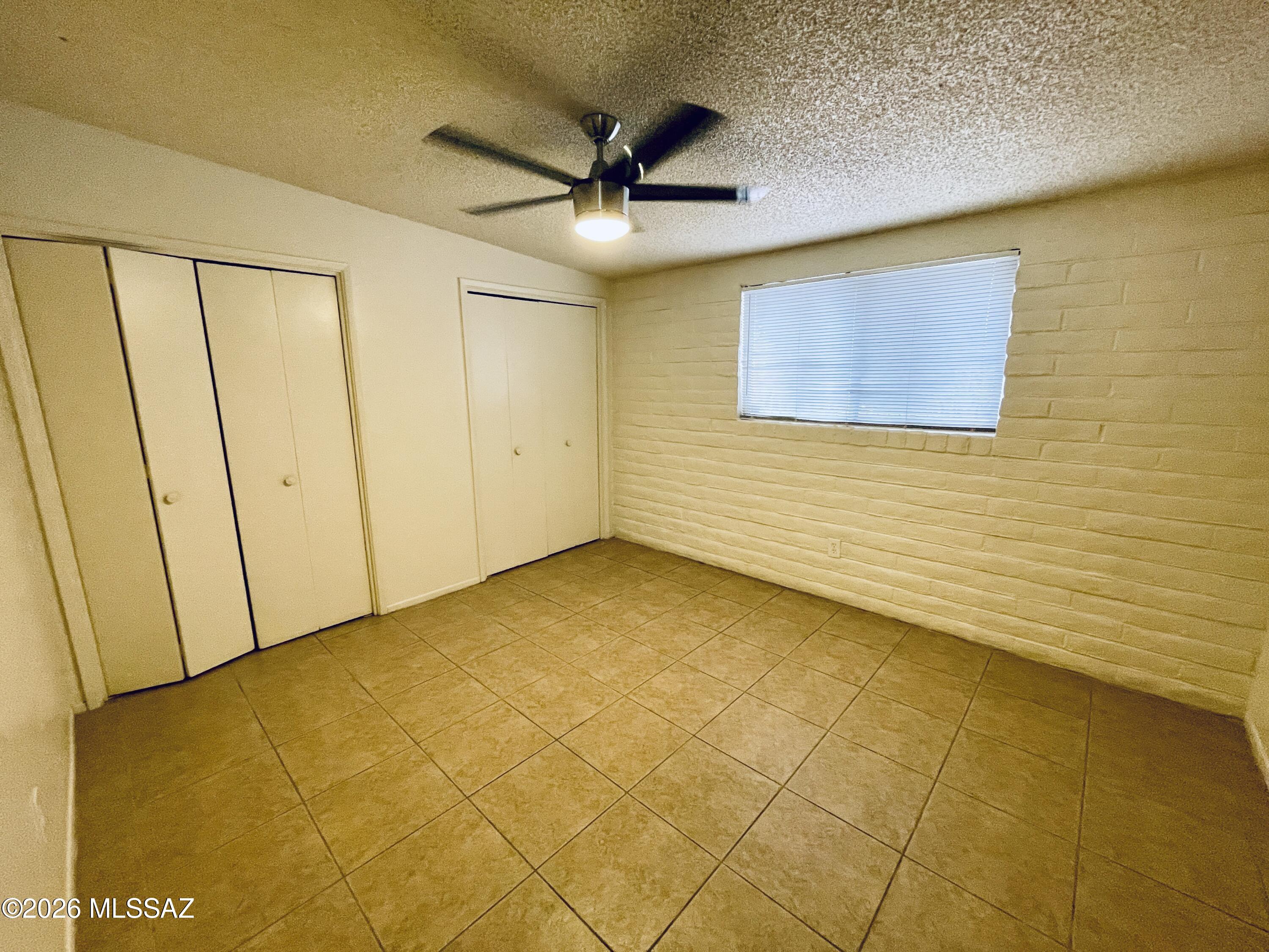 3031 E Blacklidge Drive
