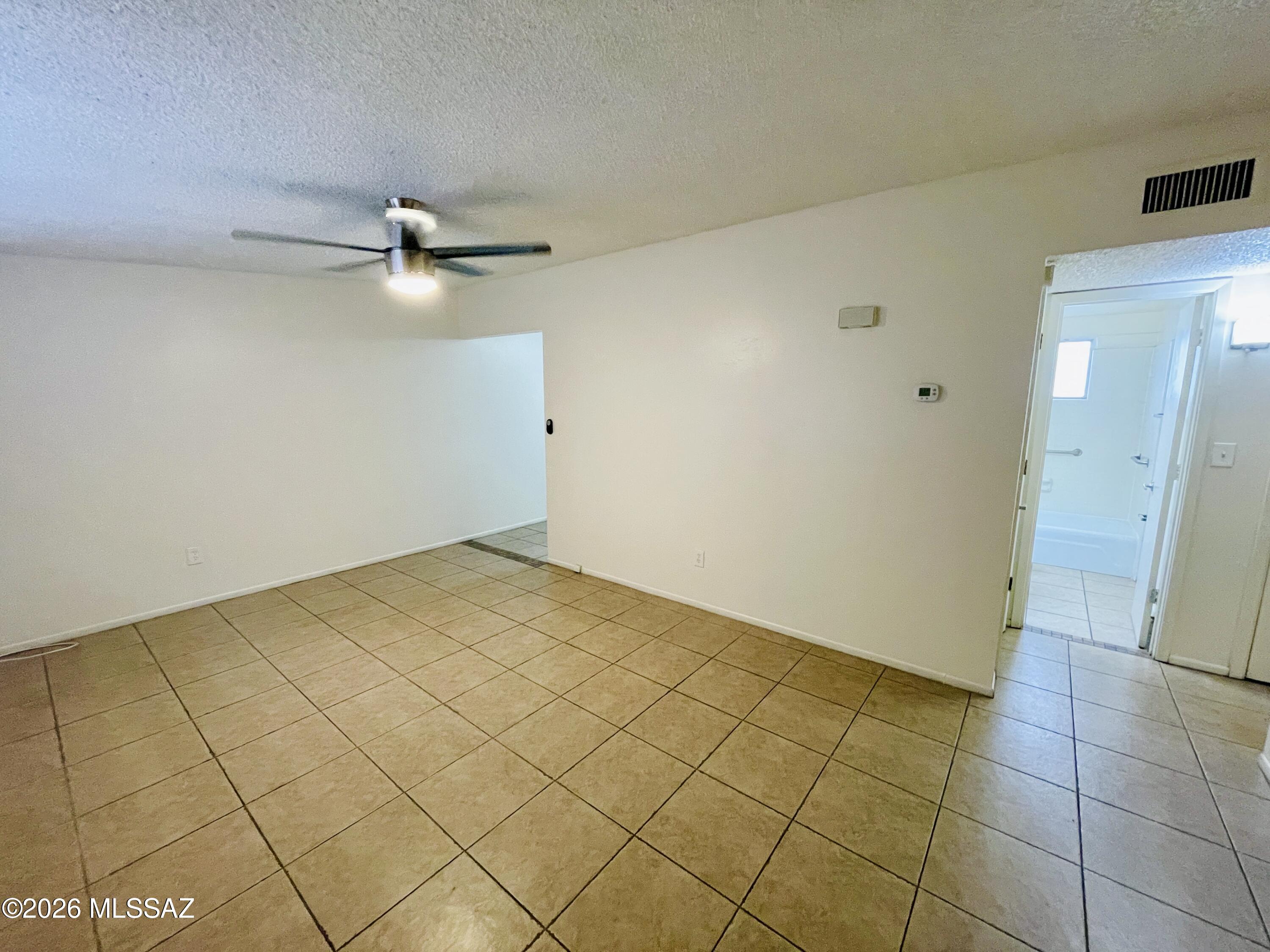 3031 E Blacklidge Drive