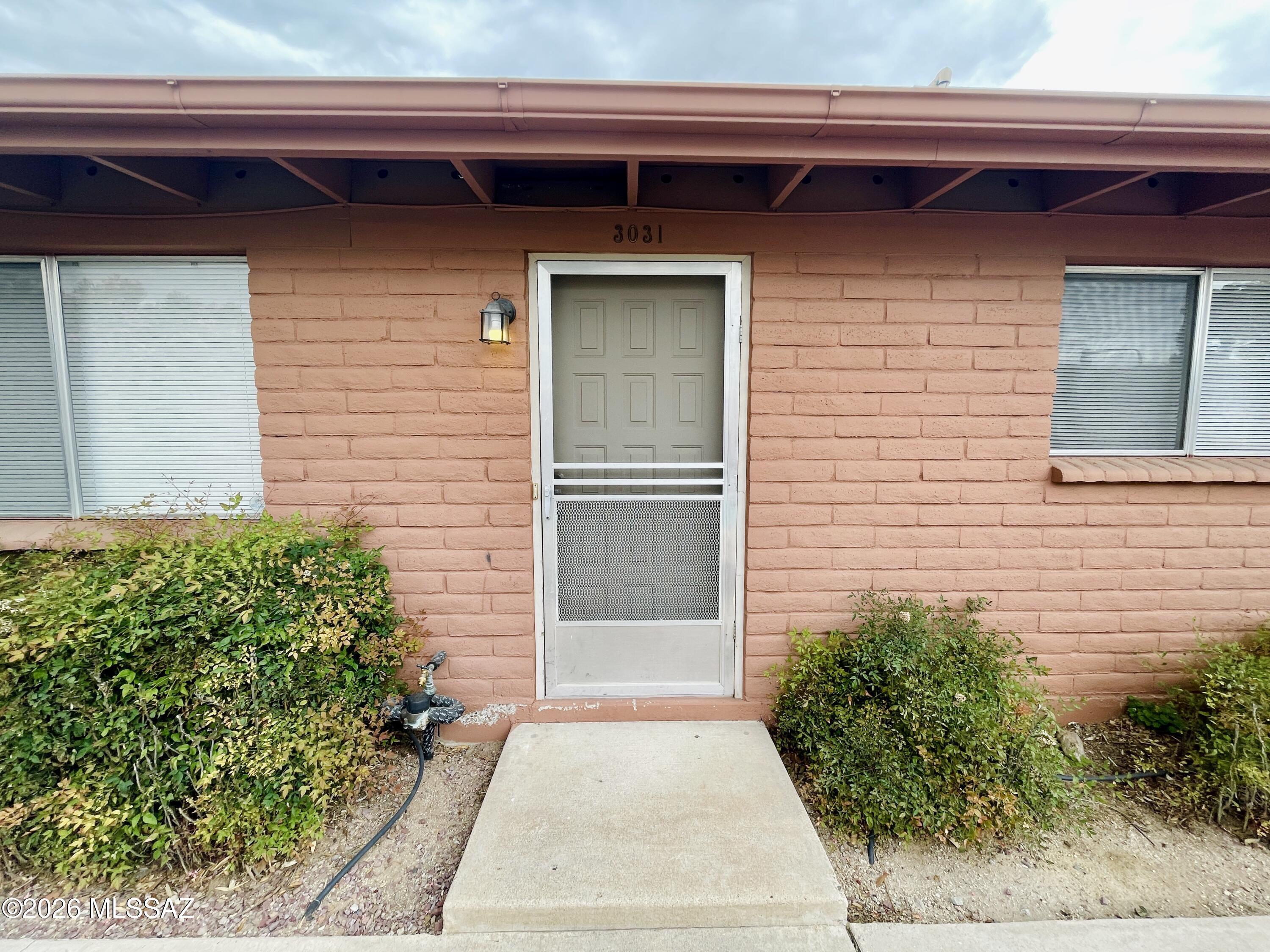 3031 E Blacklidge Drive
