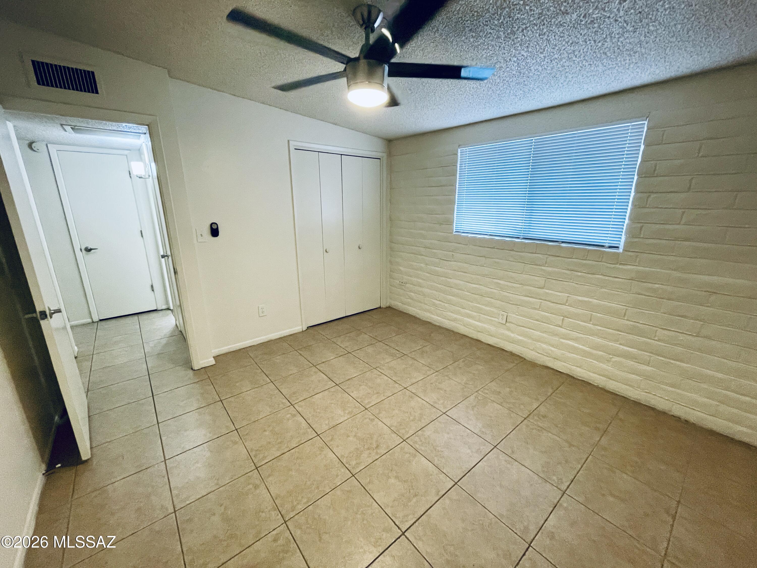 3031 E Blacklidge Drive