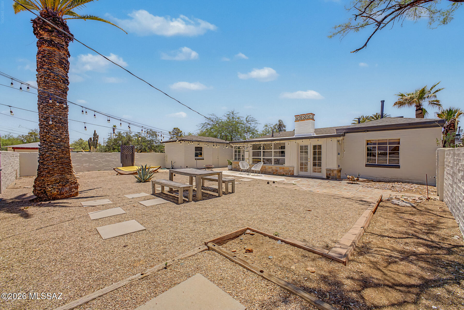 3975 E Louis Lane