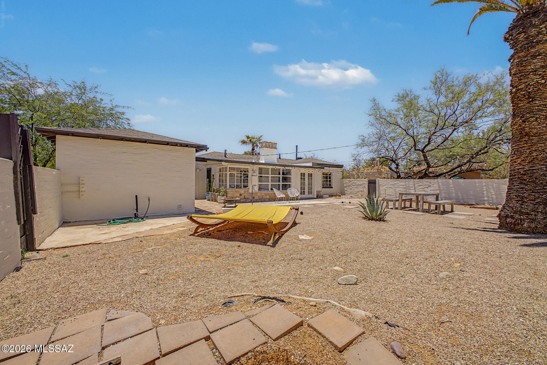3975 E Louis Lane