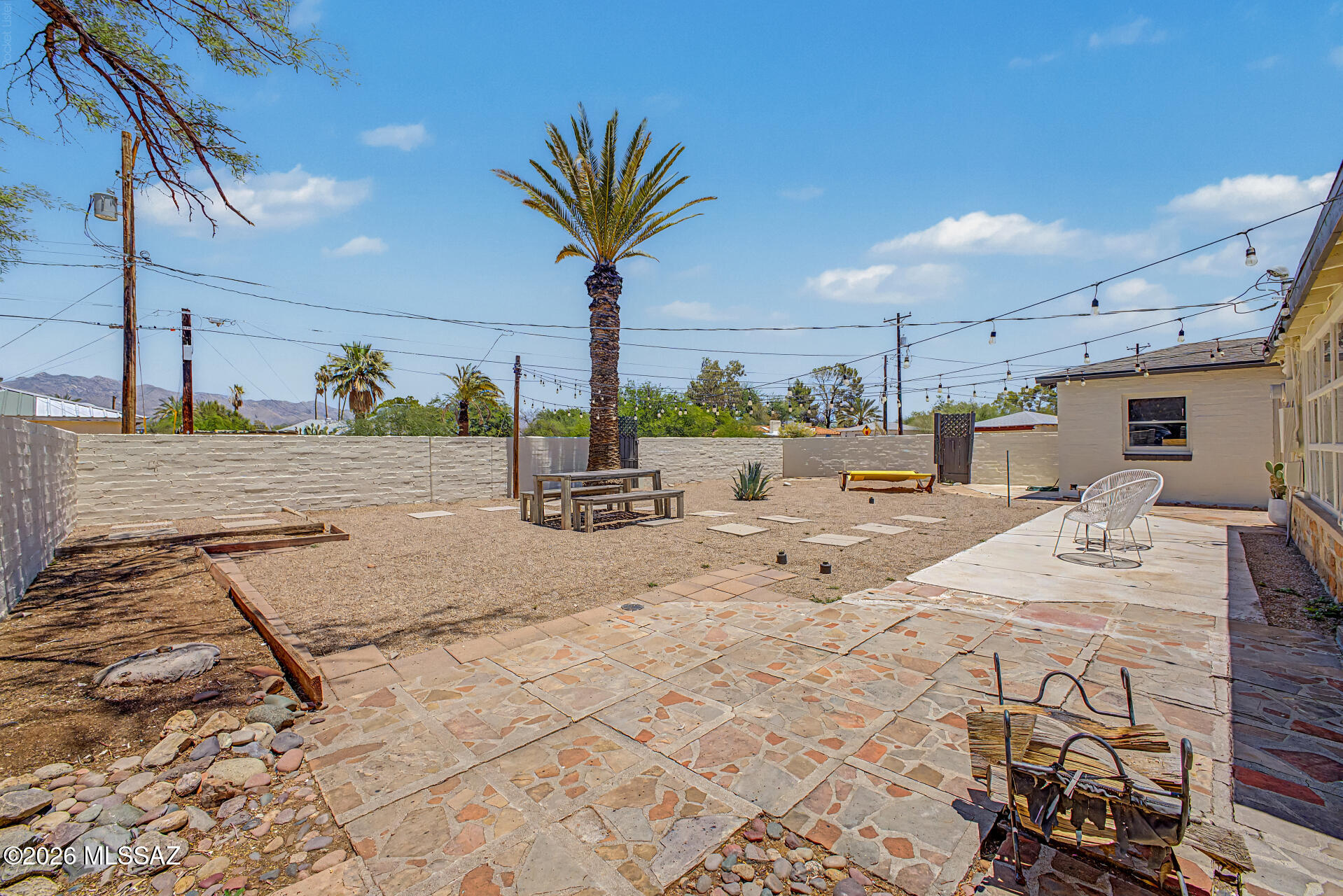 3975 E Louis Lane