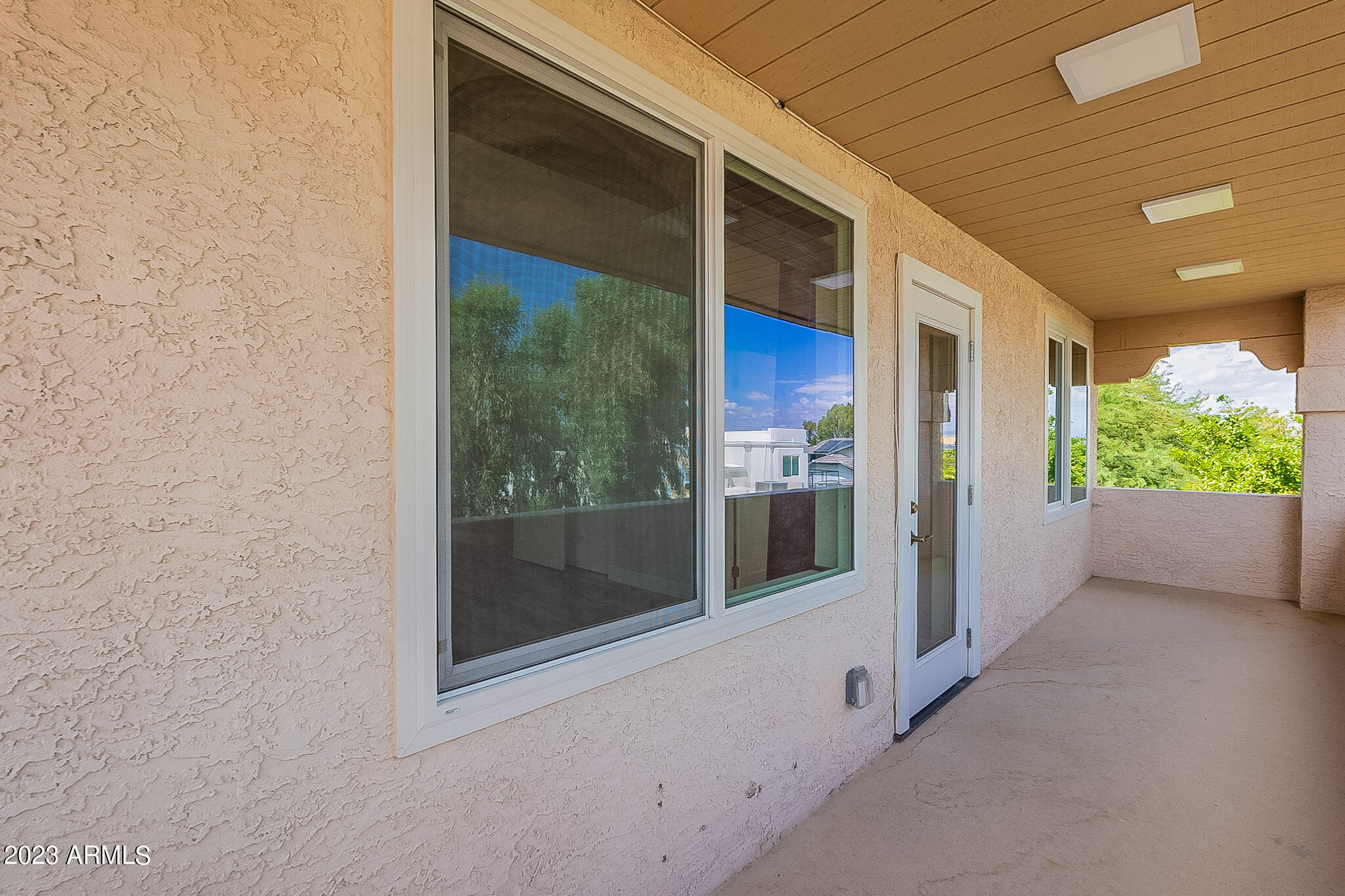 1956 E HILLERY Drive