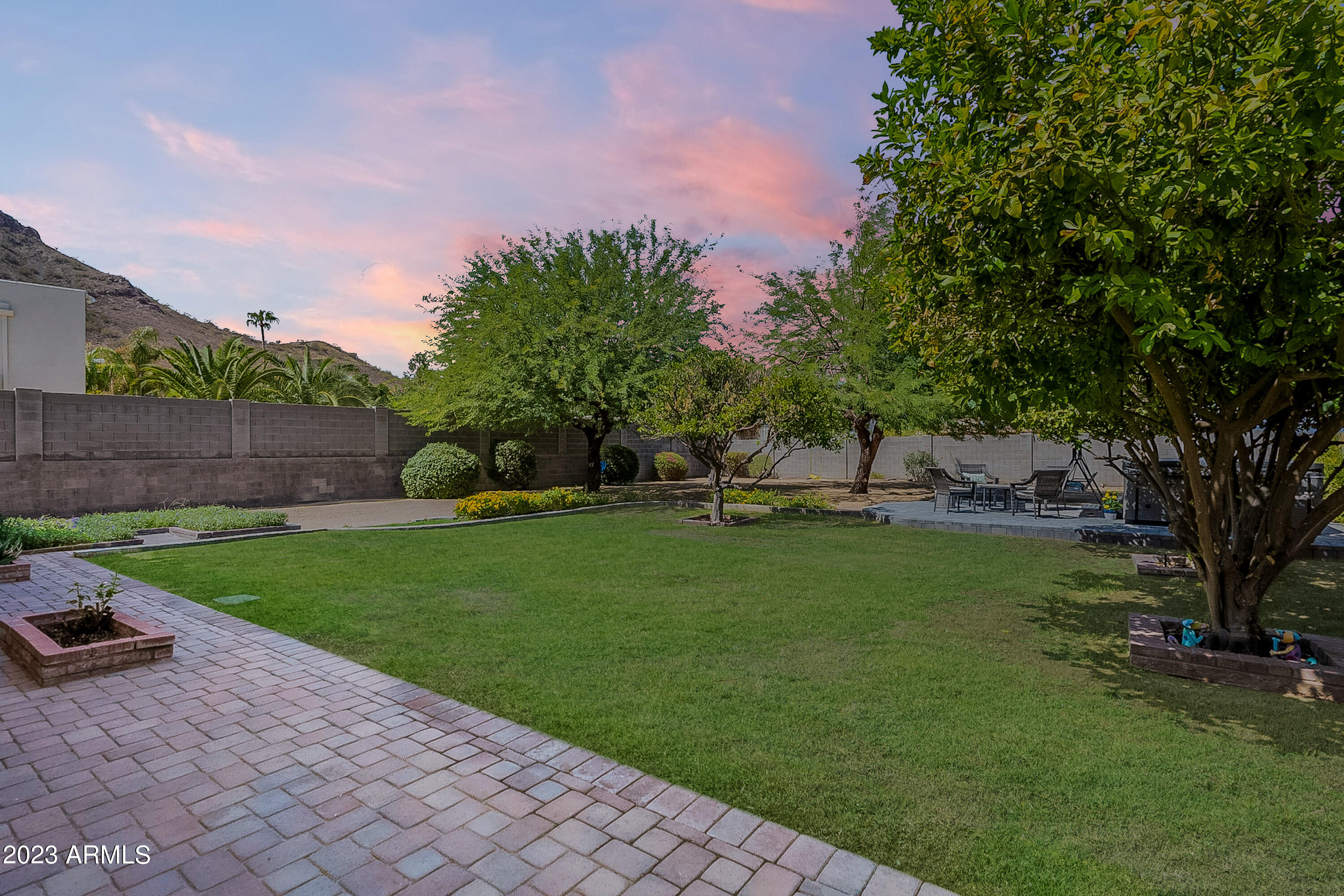 1956 E HILLERY Drive