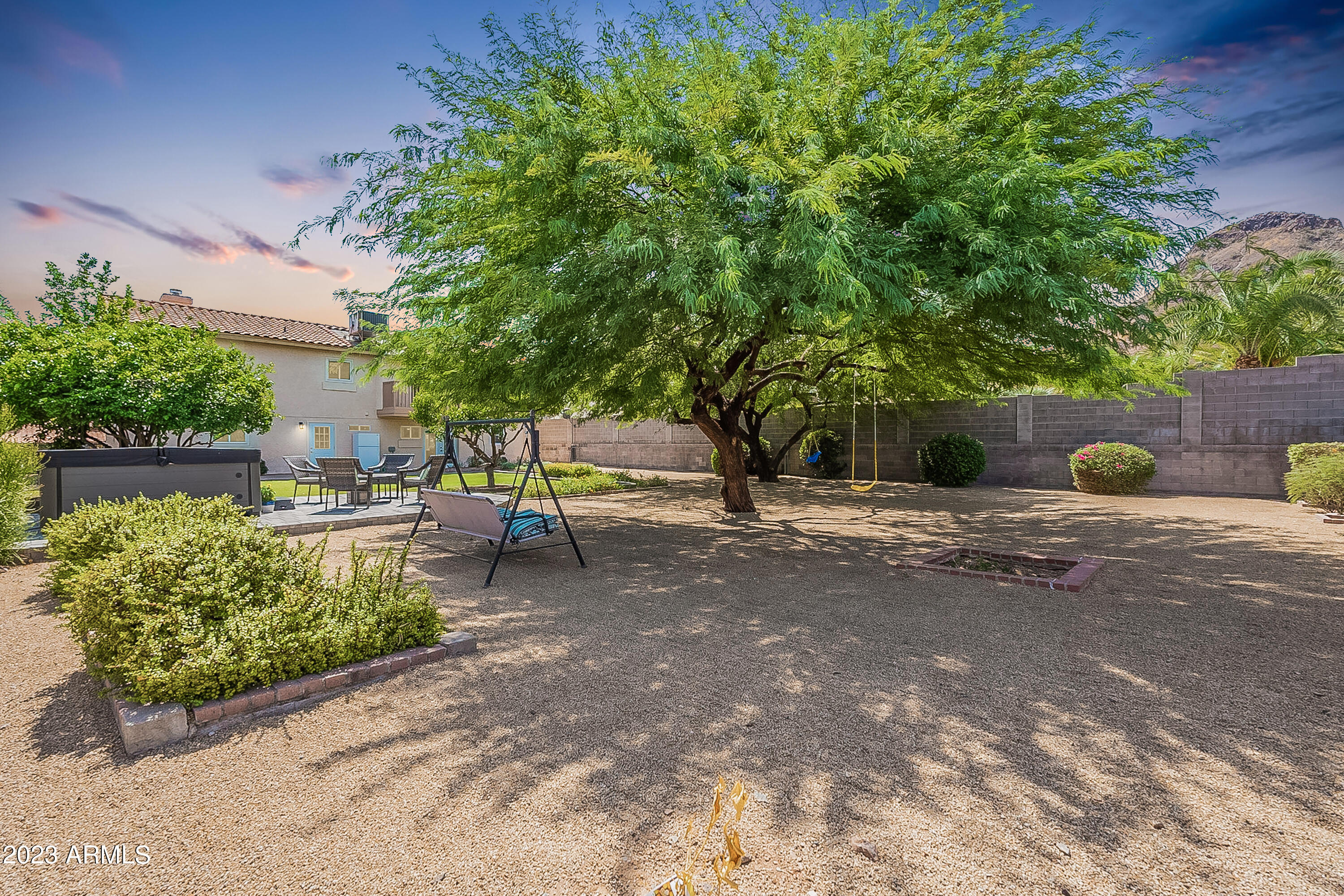 1956 E HILLERY Drive