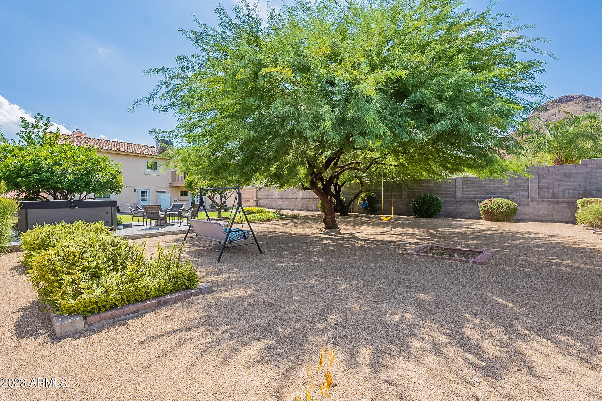 1956 E HILLERY Drive