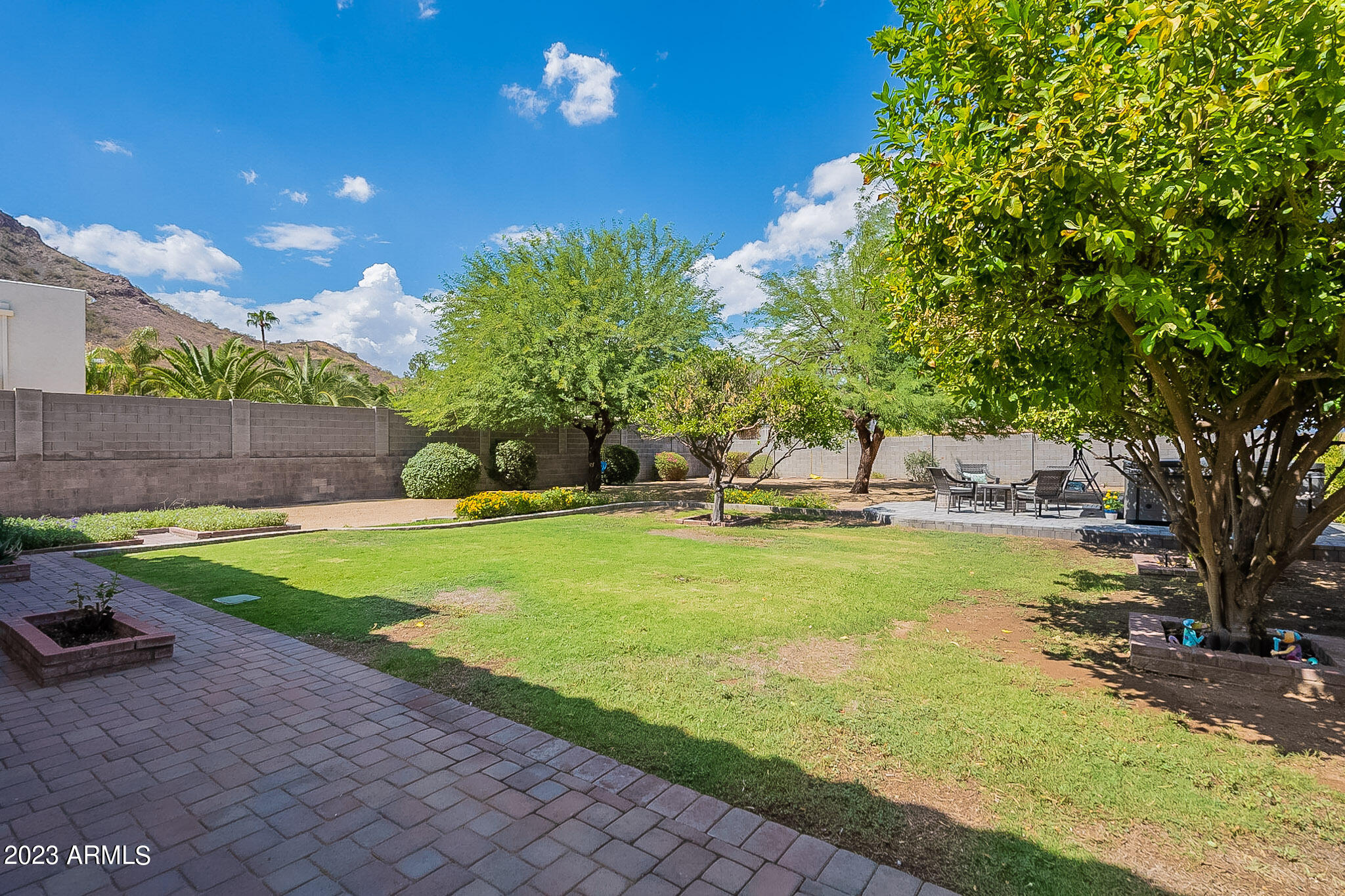 1956 E HILLERY Drive