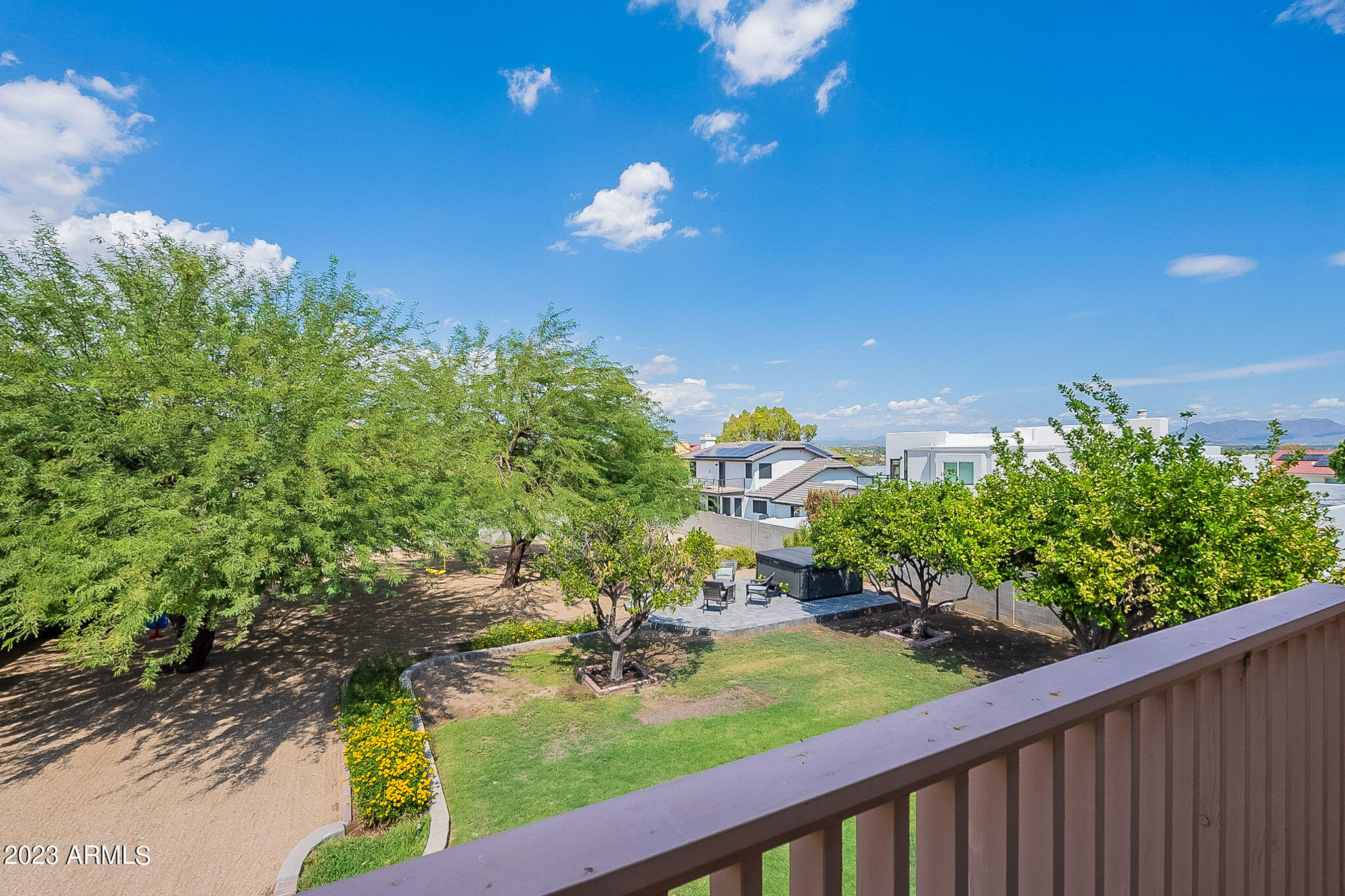 1956 E HILLERY Drive