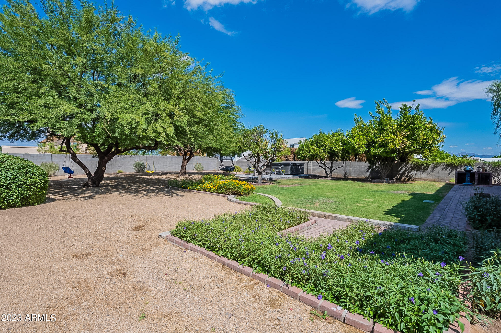 1956 E HILLERY Drive