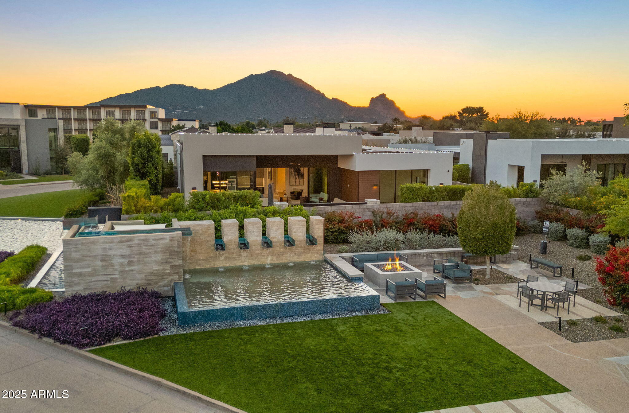 6962 E CACTUS WREN Road