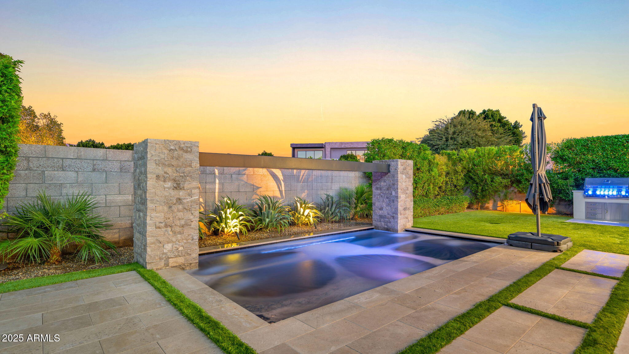 6962 E CACTUS WREN Road