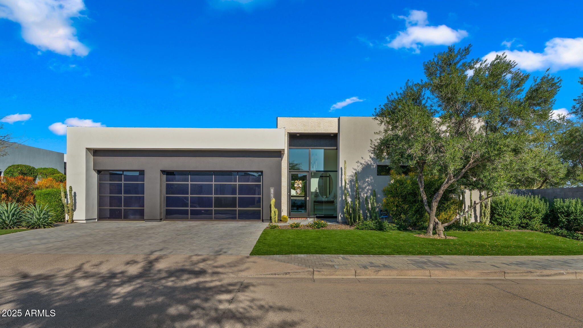 6962 E CACTUS WREN Road