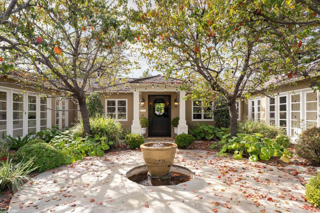 5499 Avenida Maravillas