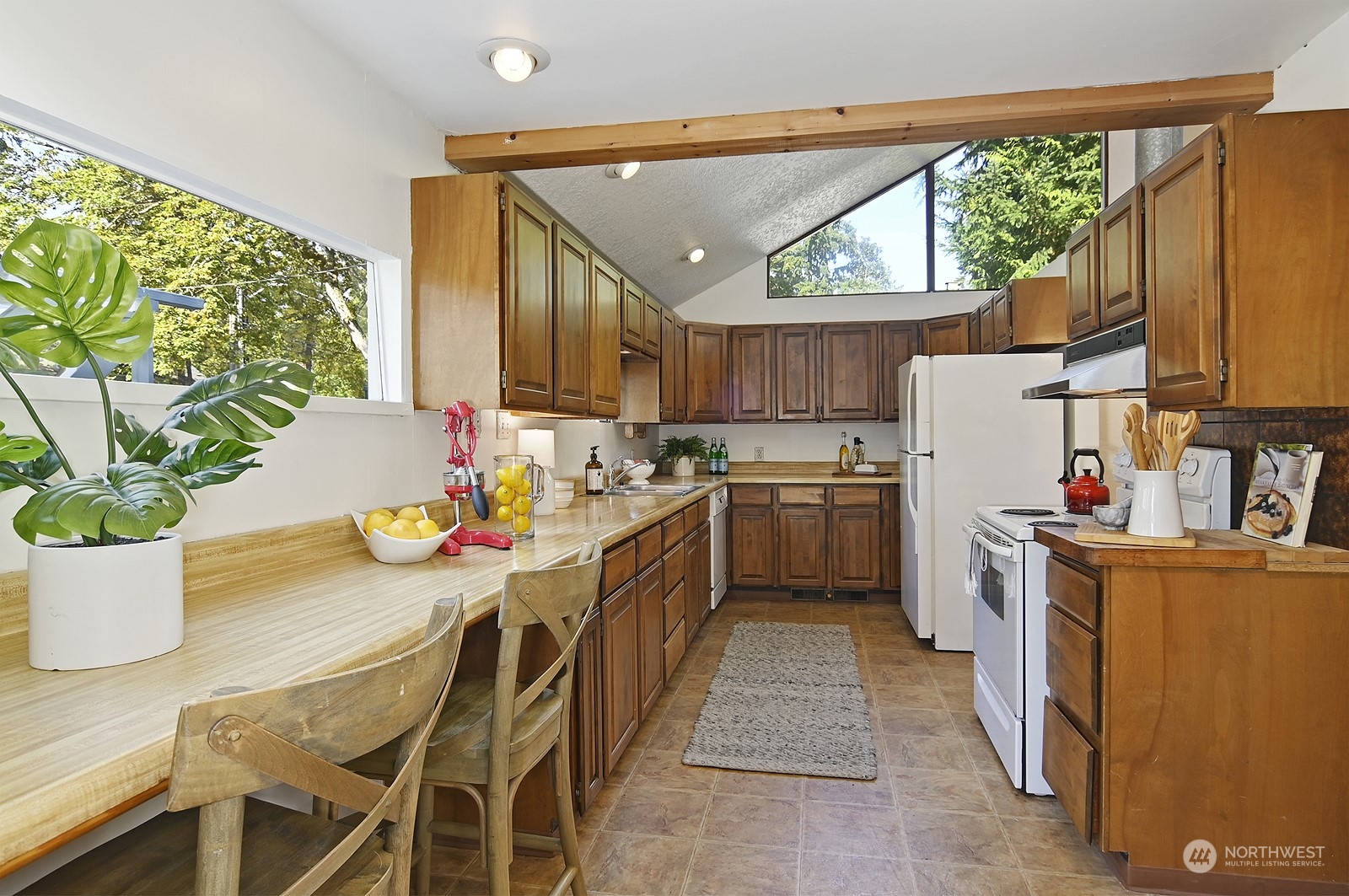 10708 17th Avenue NE