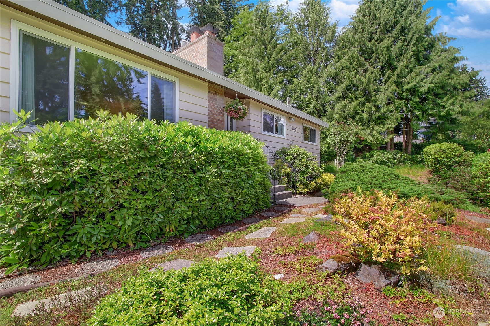 1209 NE Perkins Way