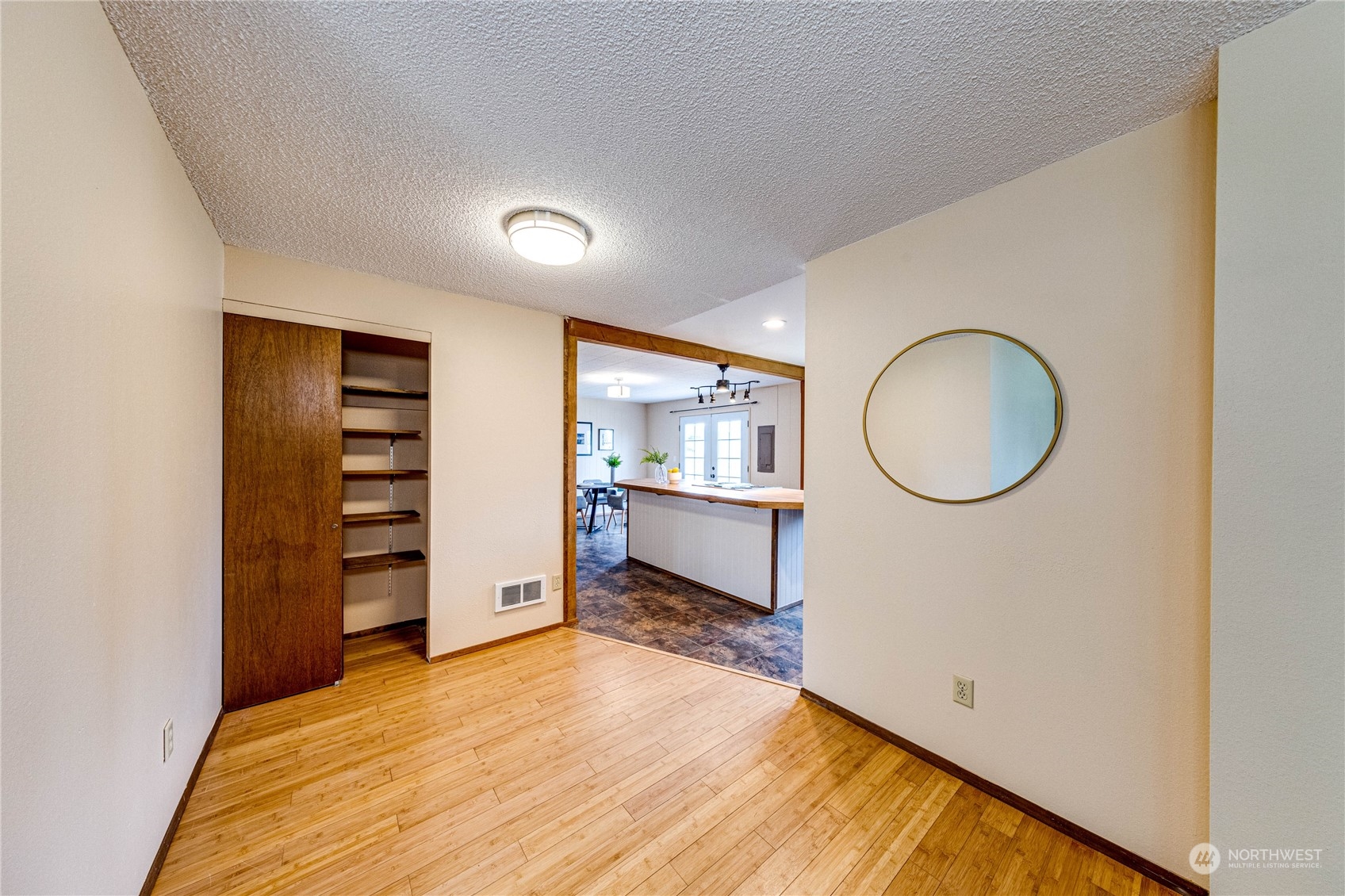 2123 W 6th Street