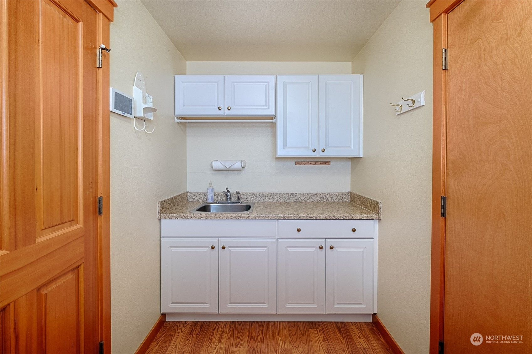 26913 Avon Court , -7135