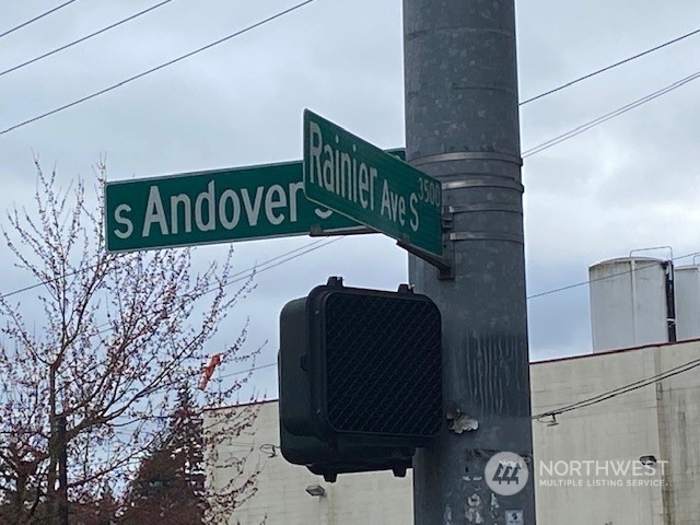 40 xx Rainier Avenue S