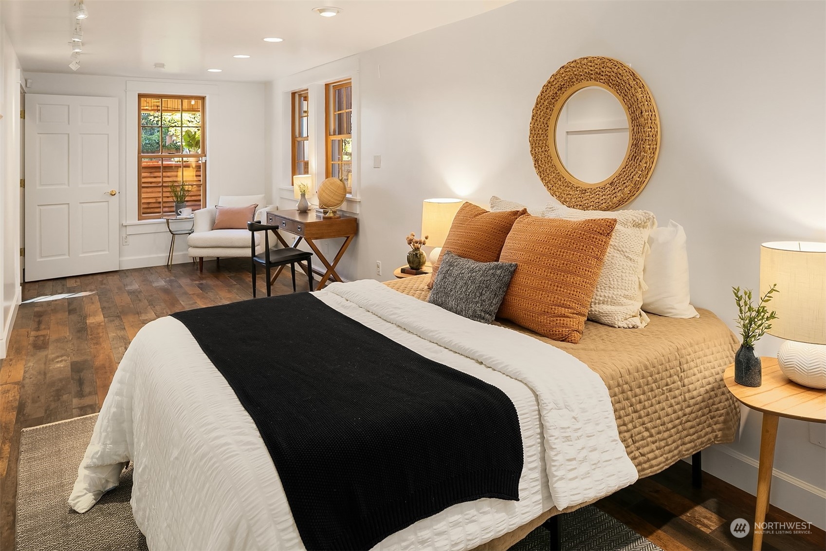 10040 38th Avenue NE