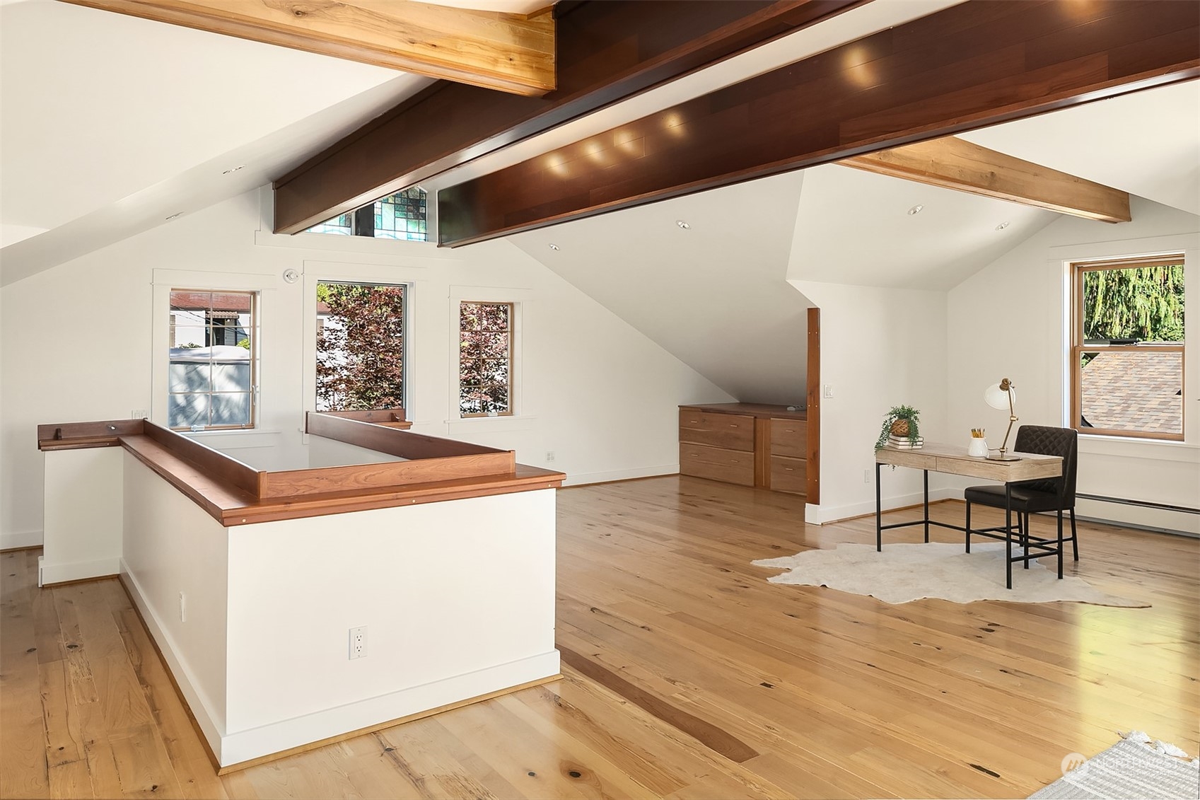 10040 38th Avenue NE