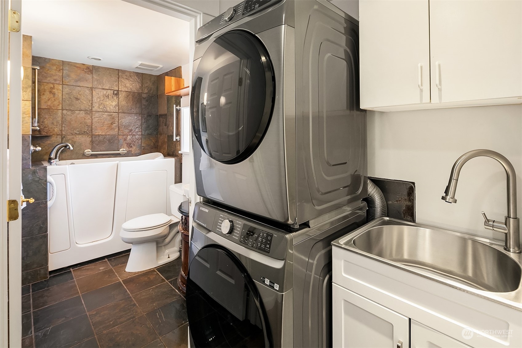 10040 38th Avenue NE