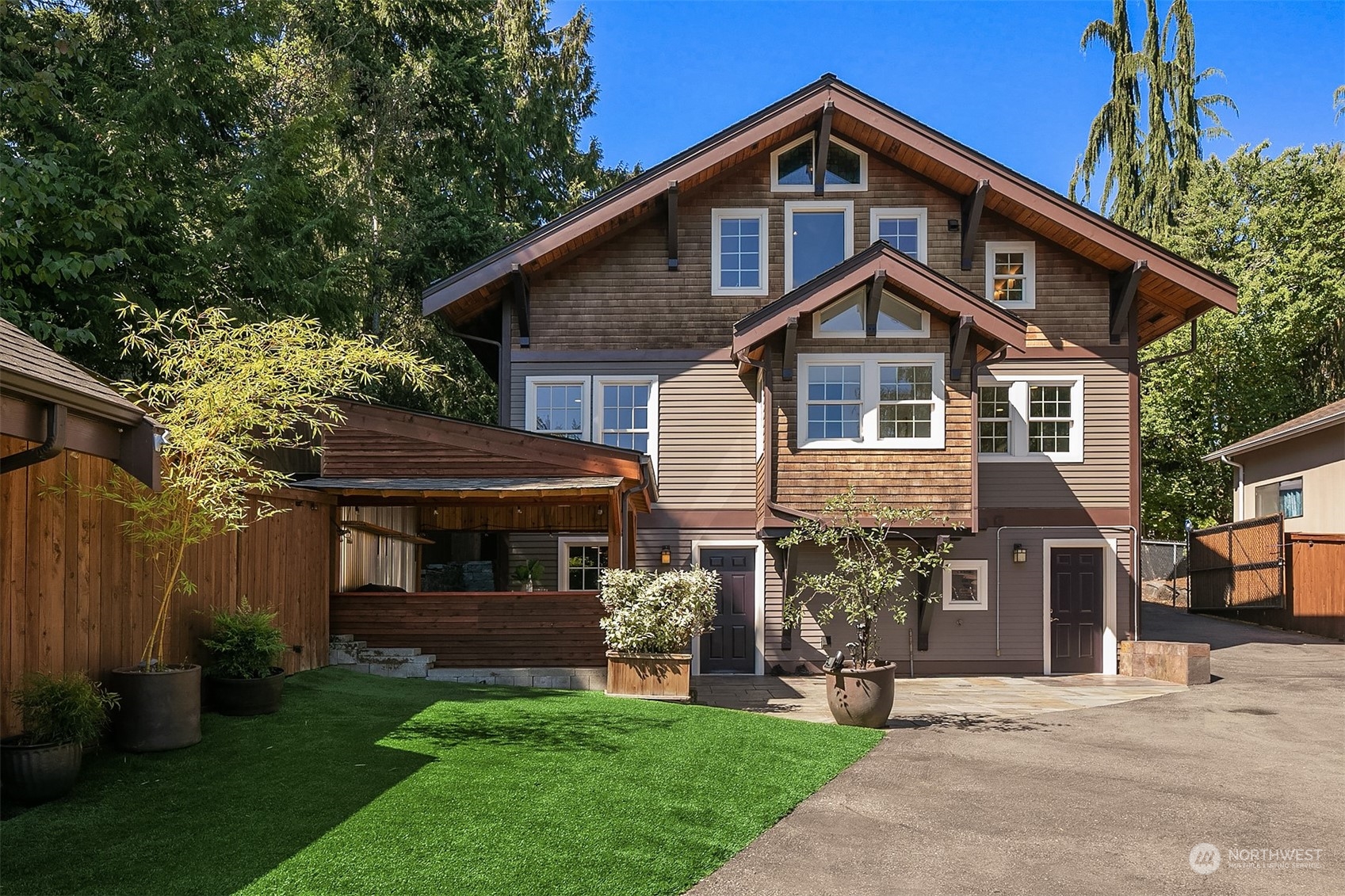 10040 38th Avenue NE