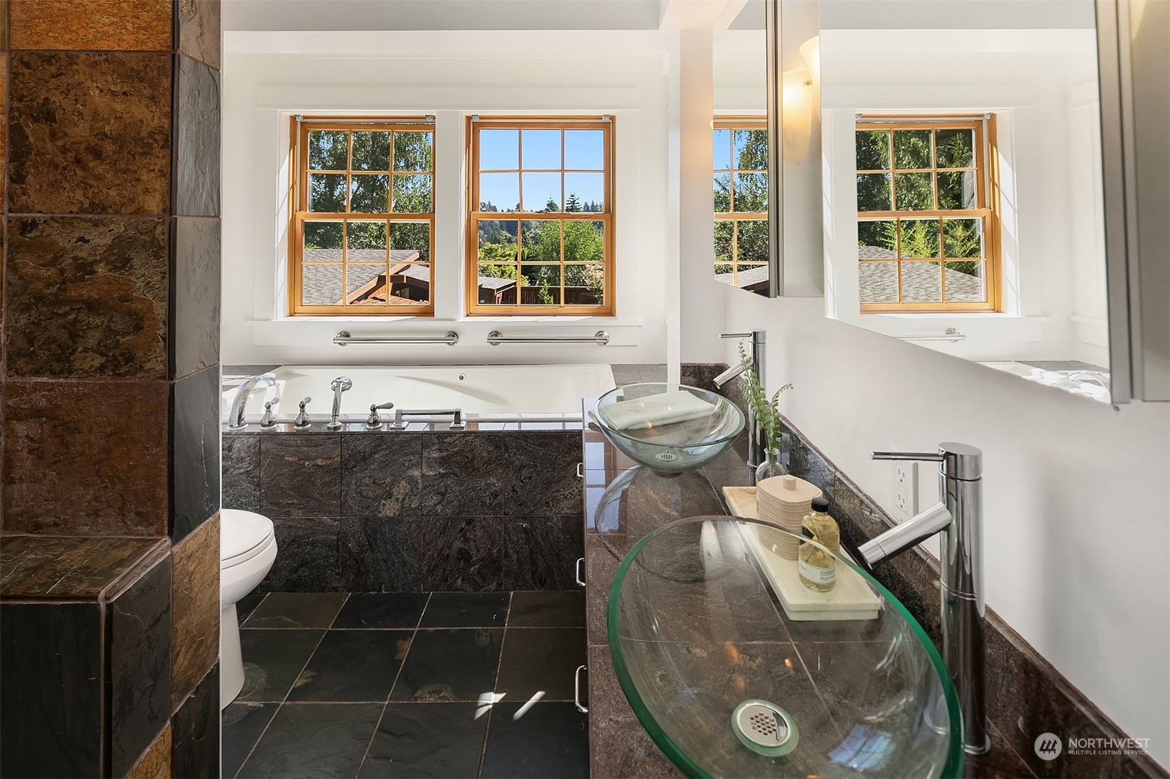 10040 38th Avenue NE