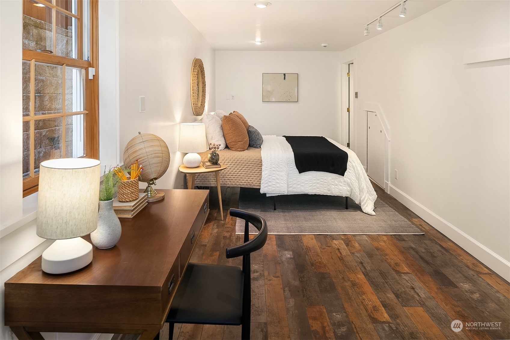 10040 38th Avenue NE