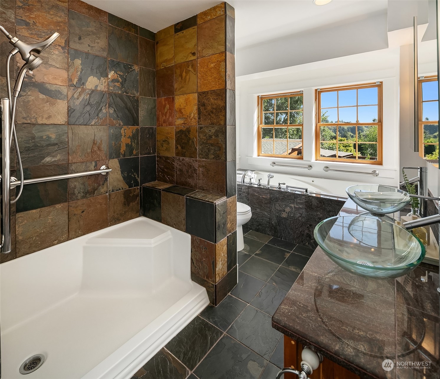 10040 38th Avenue NE