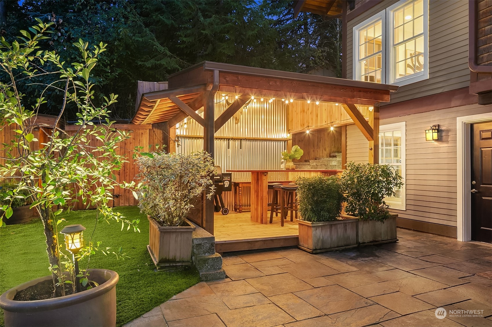 10040 38th Avenue NE