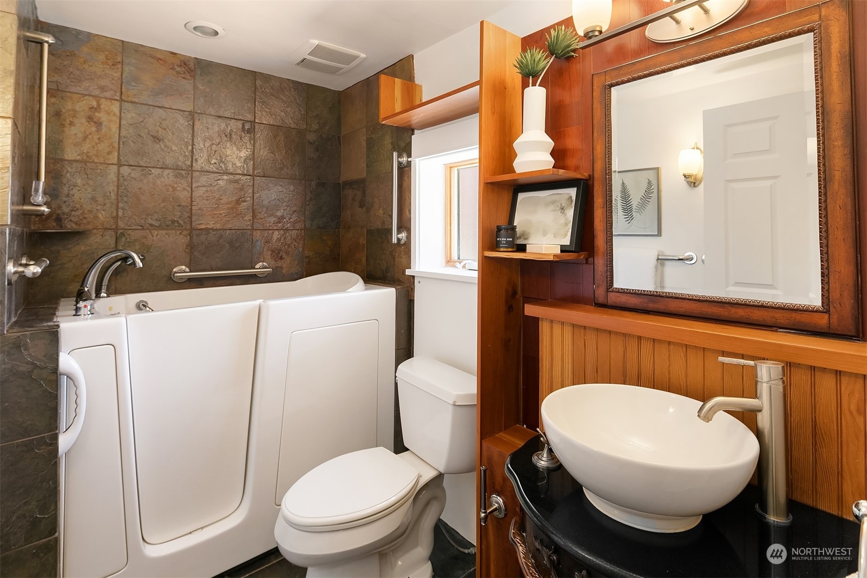 10040 38th Avenue NE