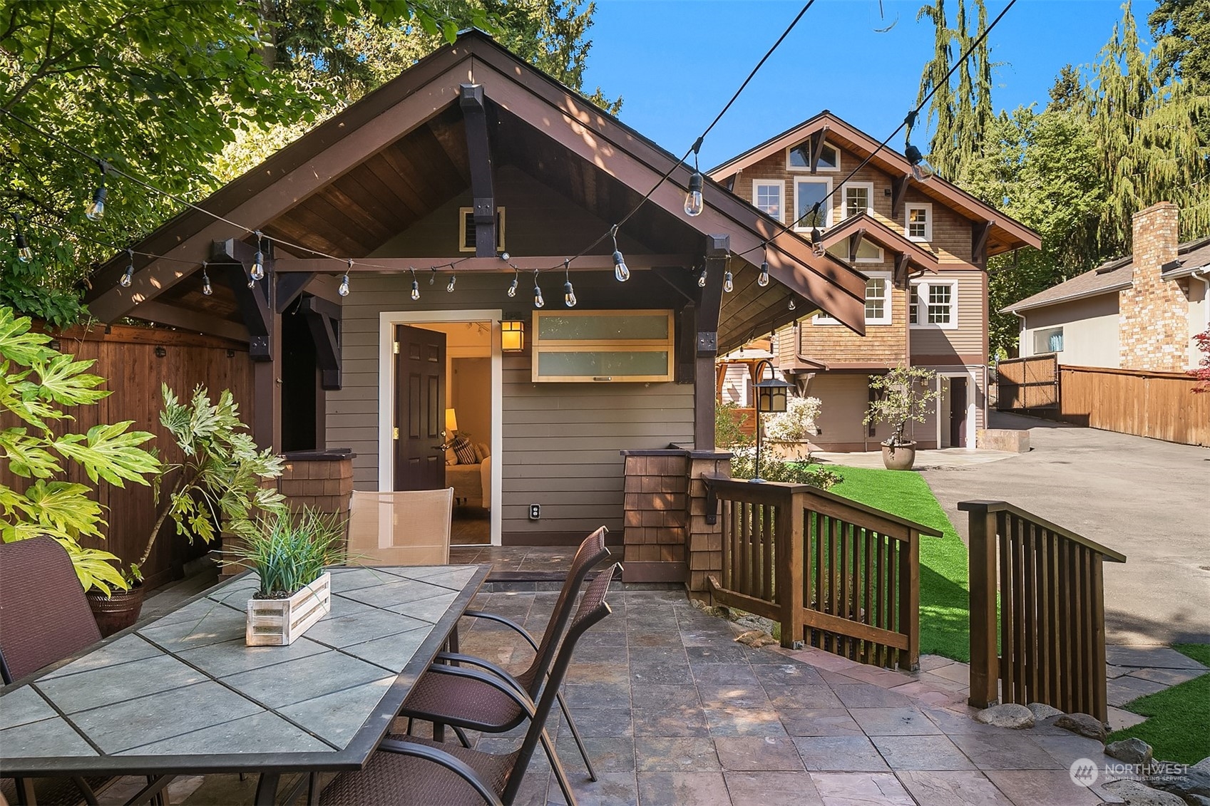 10040 38th Avenue NE