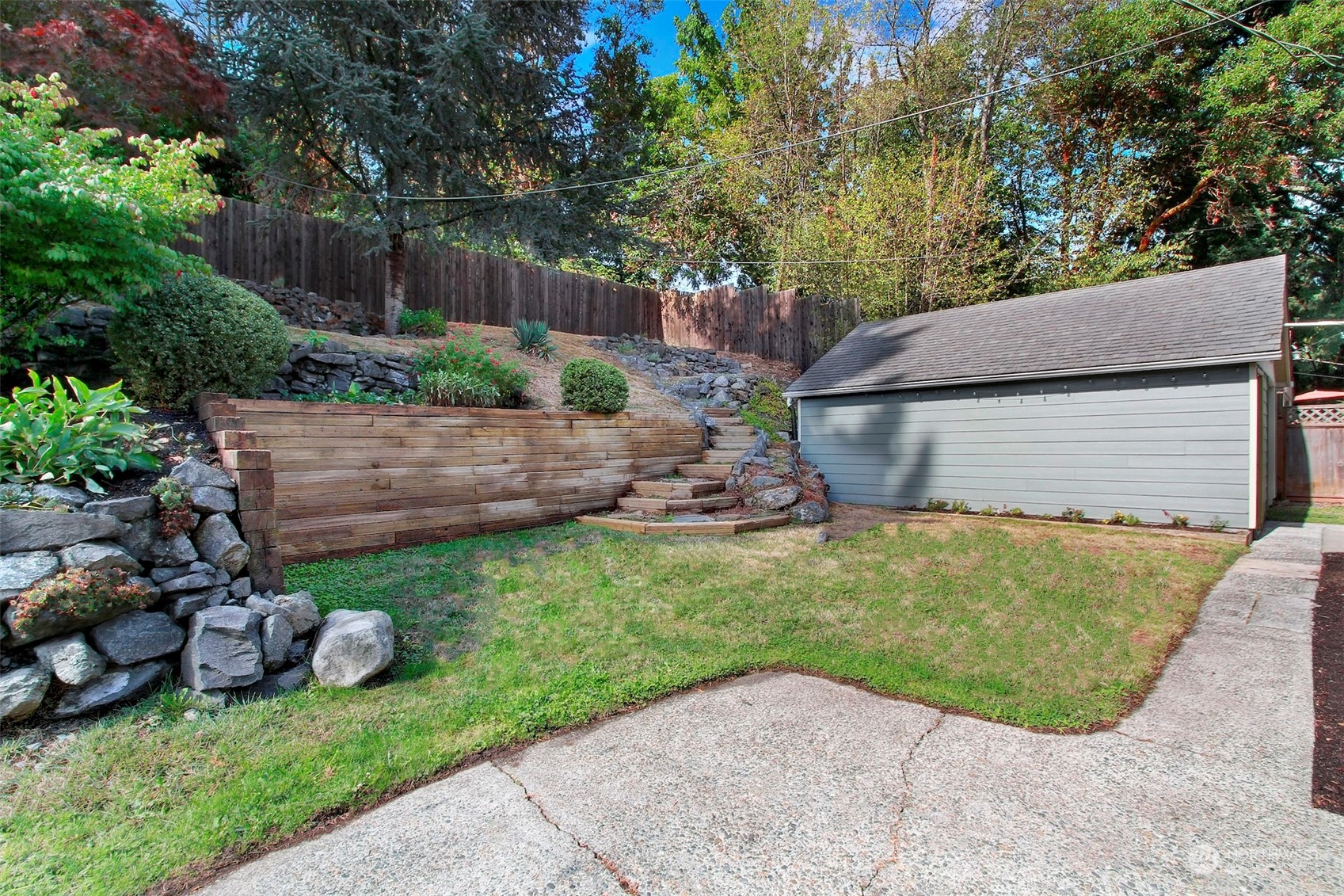 9913 32nd Avenue SW