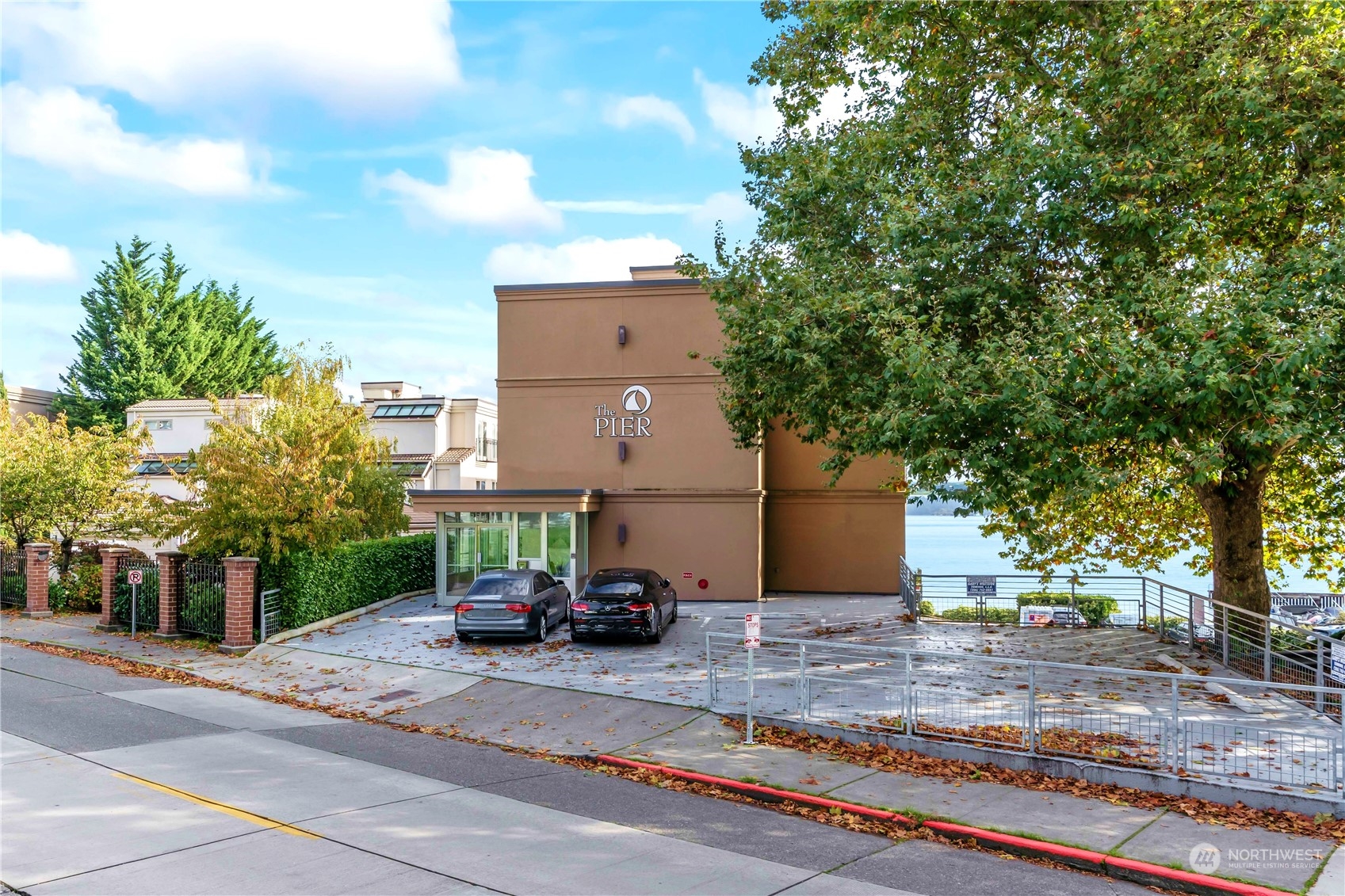 334 Lakeside Avenue S #308