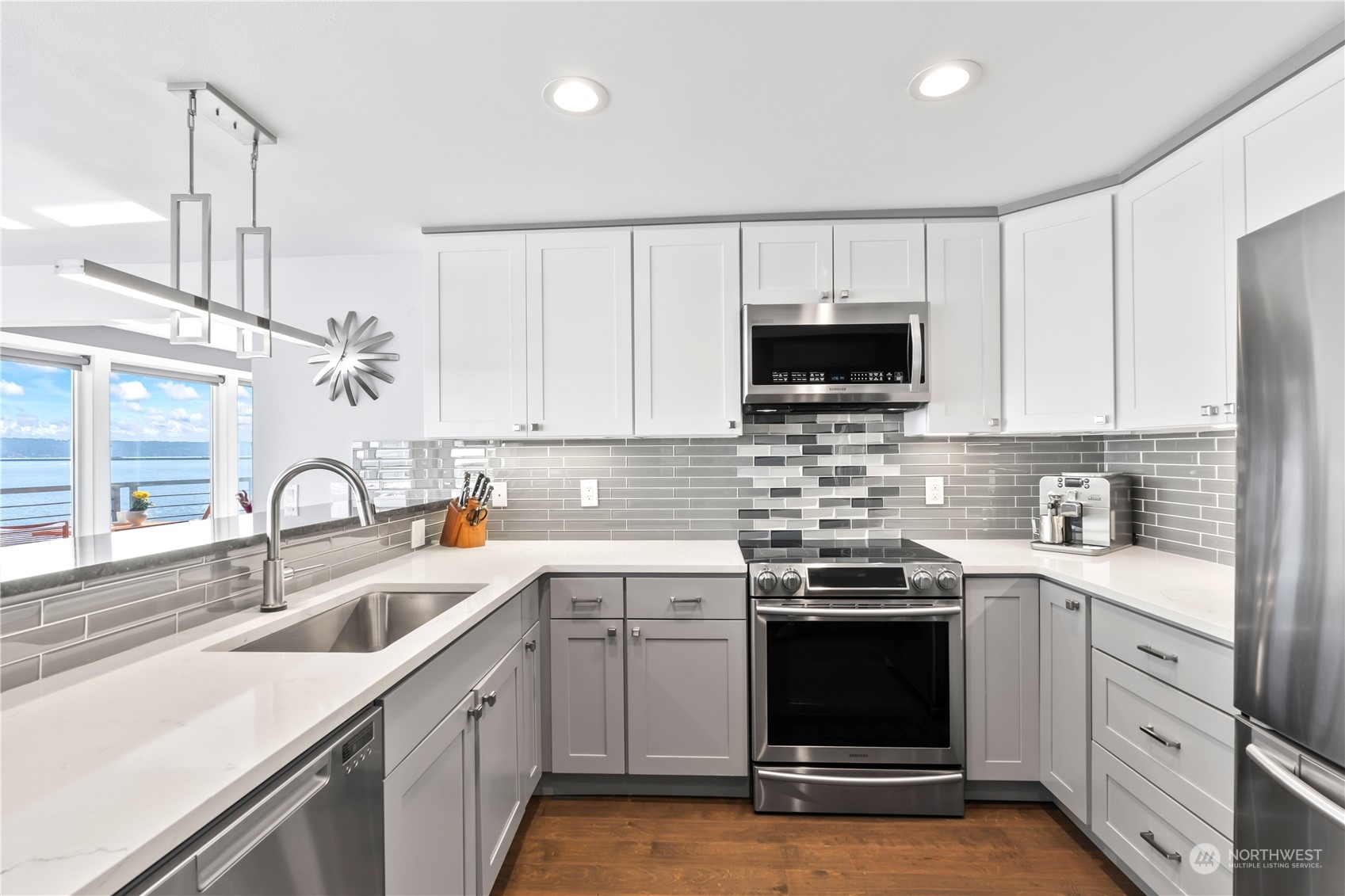 334 Lakeside Avenue S #308