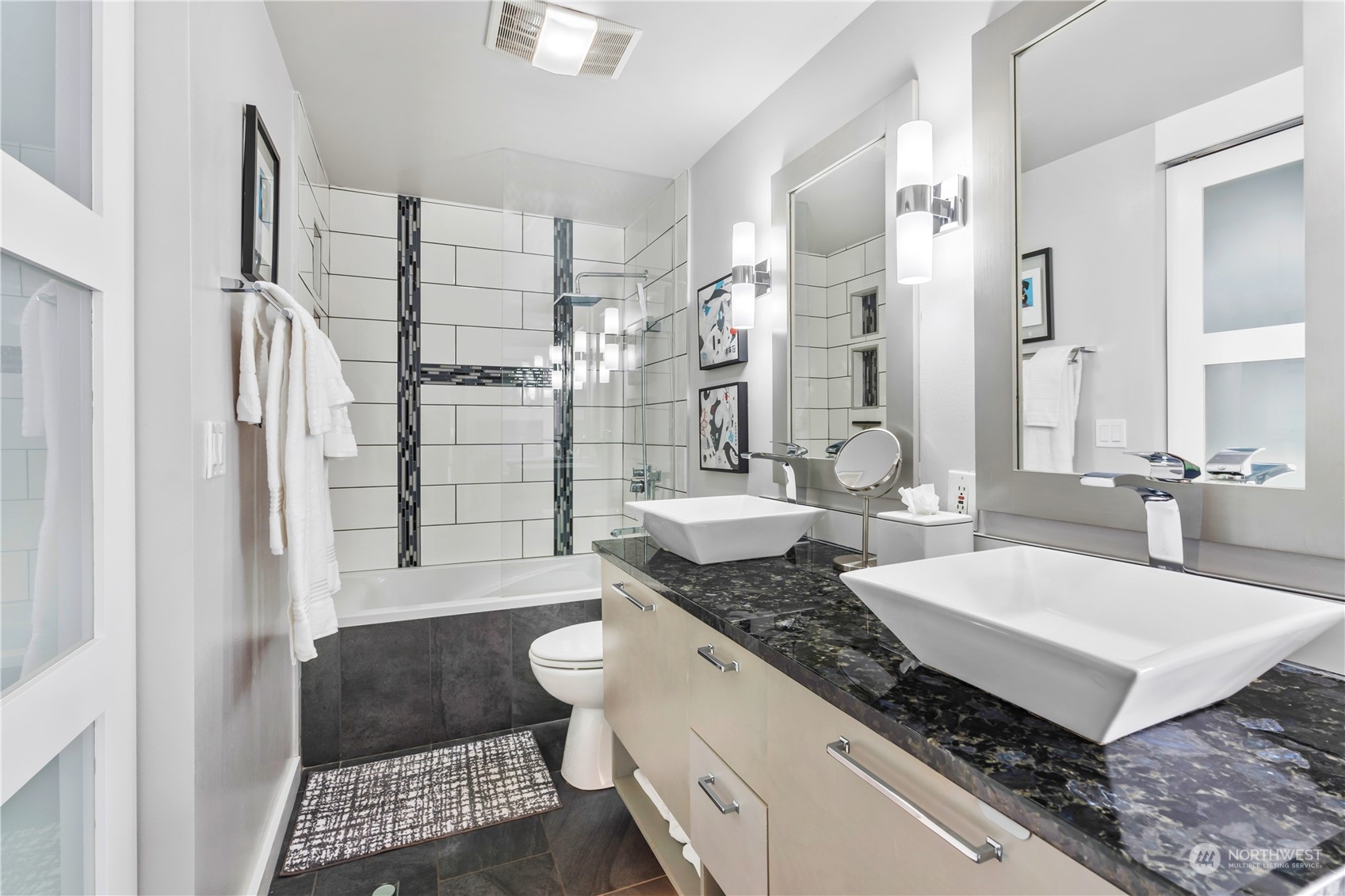 334 Lakeside Avenue S #308
