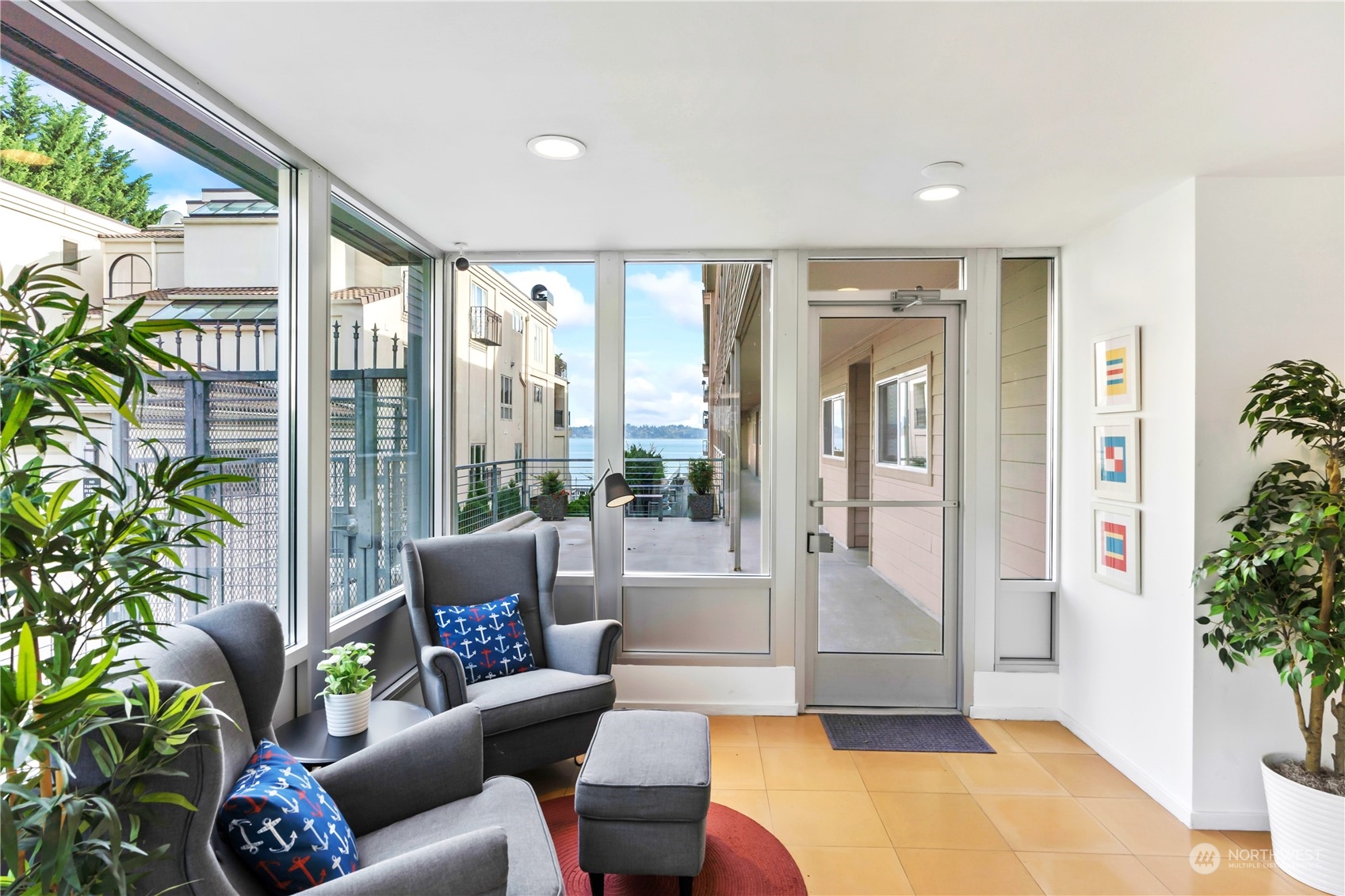 334 Lakeside Avenue S #308