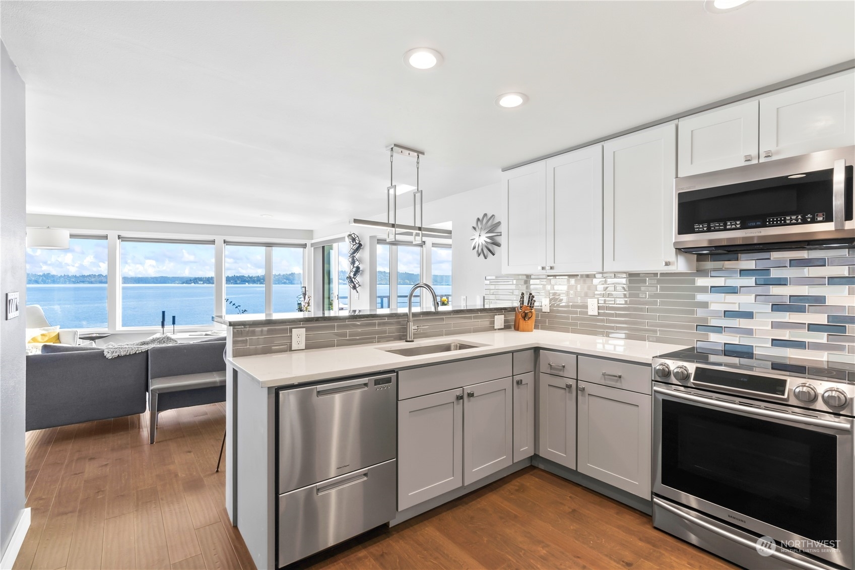 334 Lakeside Avenue S #308