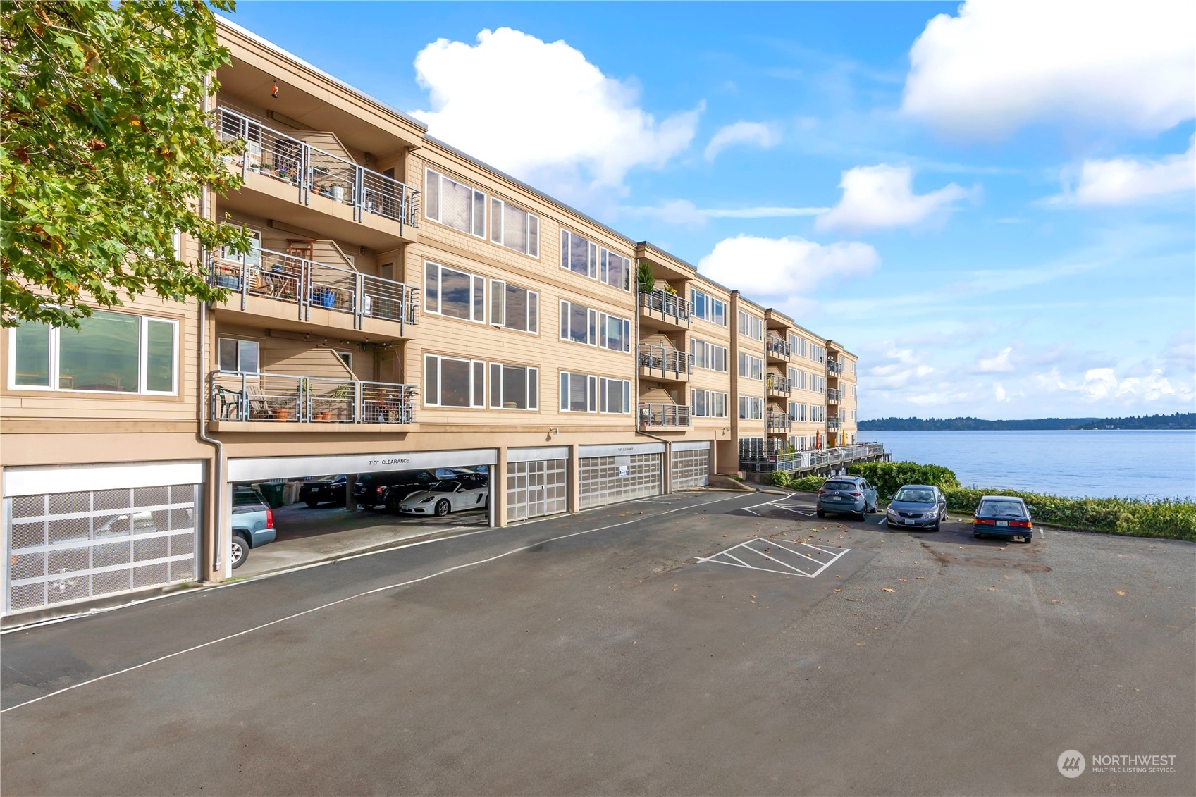 334 Lakeside Avenue S #308