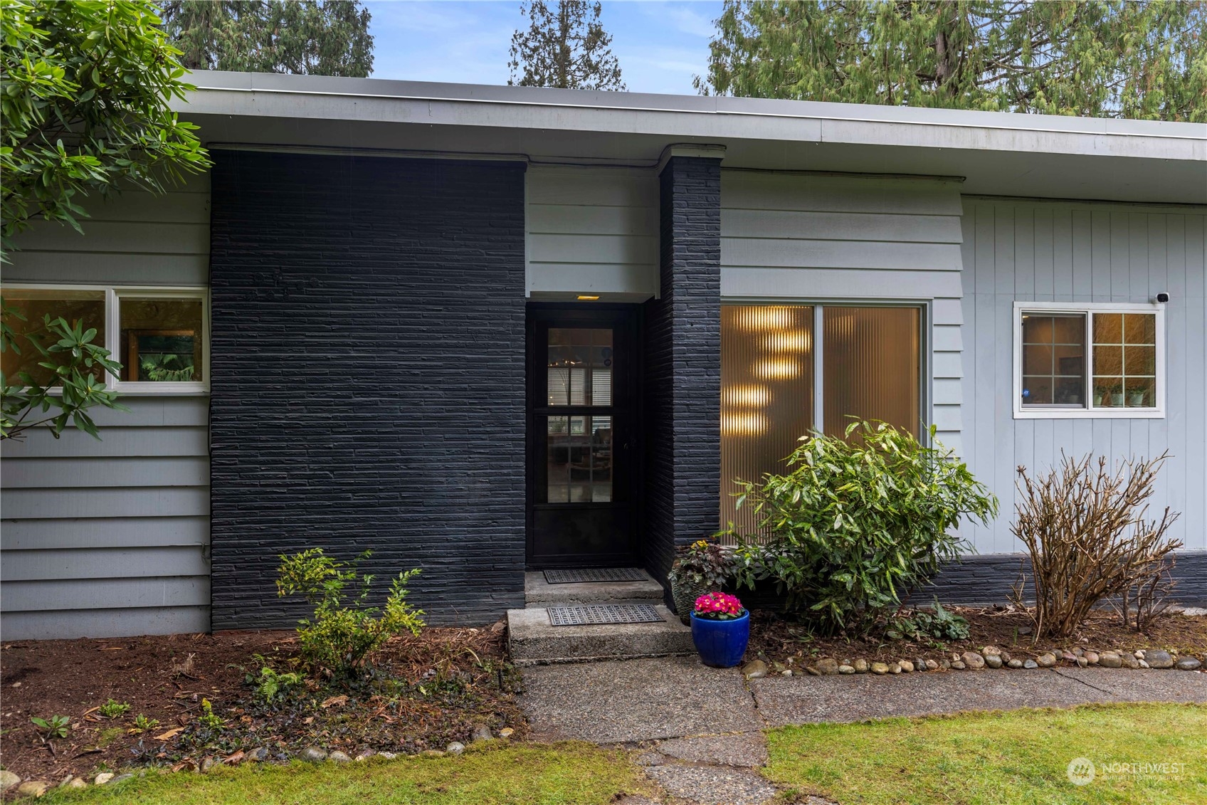 1207 NE 168th