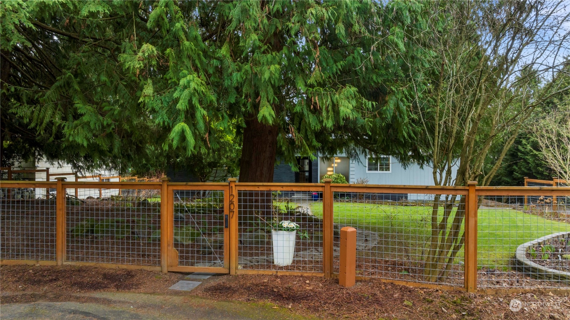 1207 NE 168th
