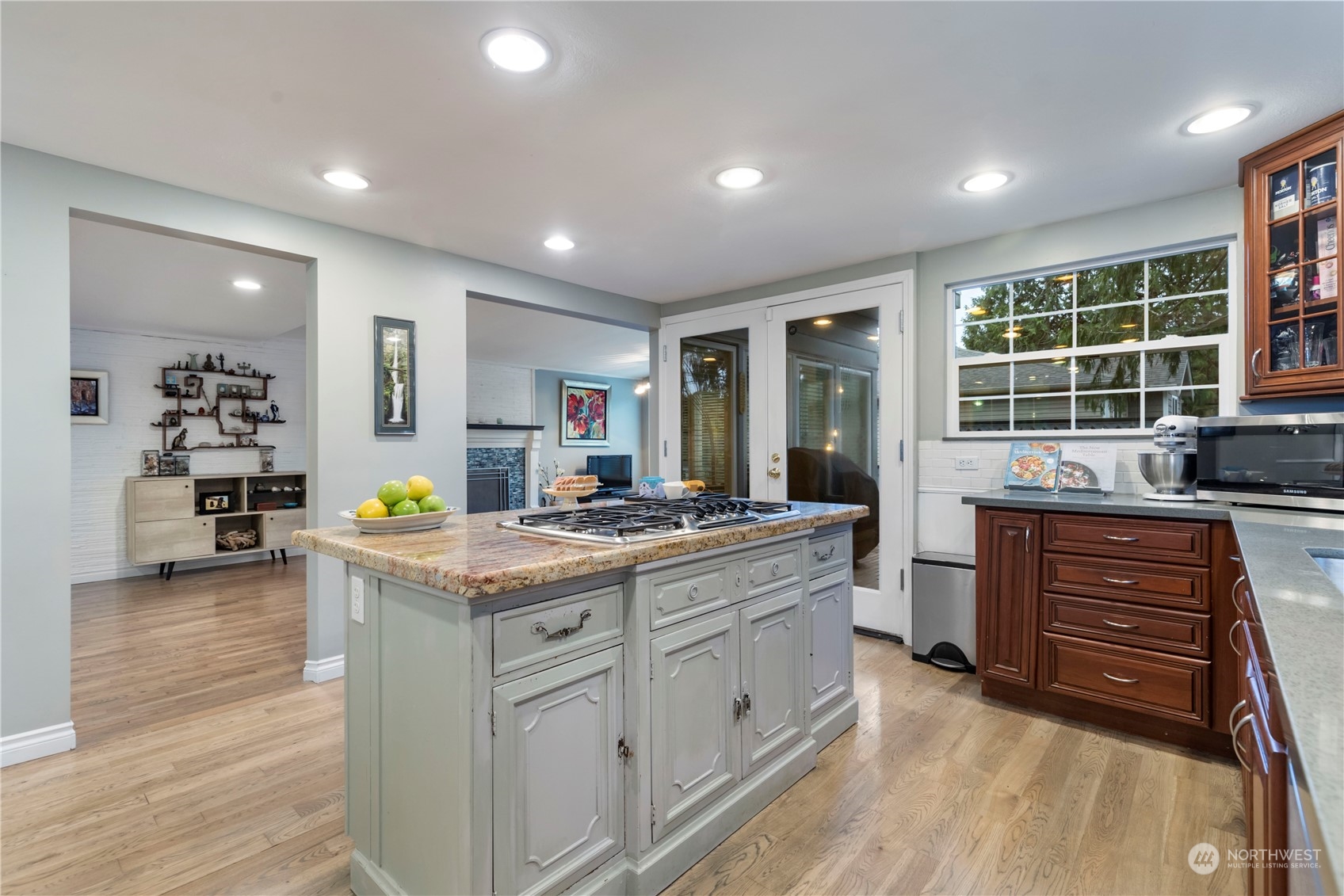 1207 NE 168th