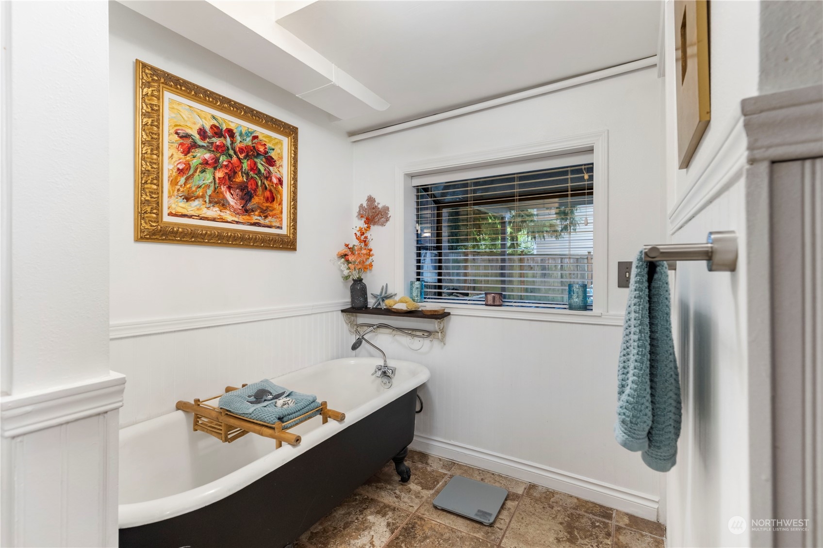 1207 NE 168th